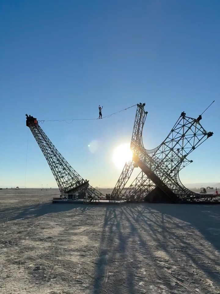 MAINDRON'S 29 TON EIFFEL TOWER LANDS AT BURNING MAN (image 5)