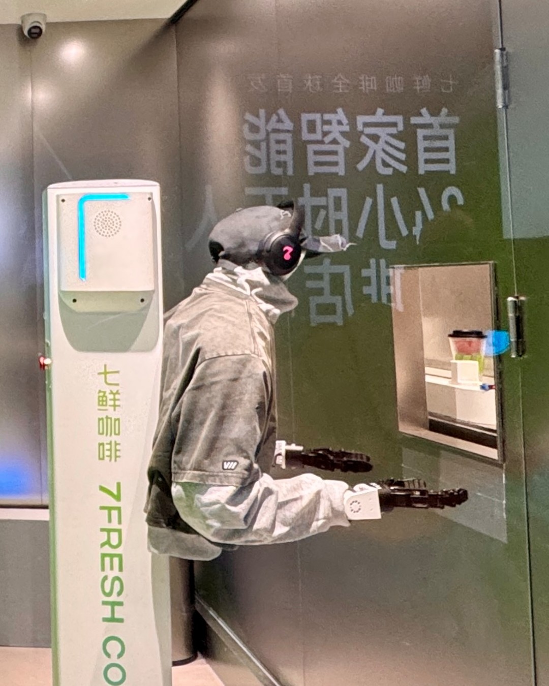 JD.COM'S ROBOT BARISTA POURS 202 CUPS IN ONE HOUR (image 3)