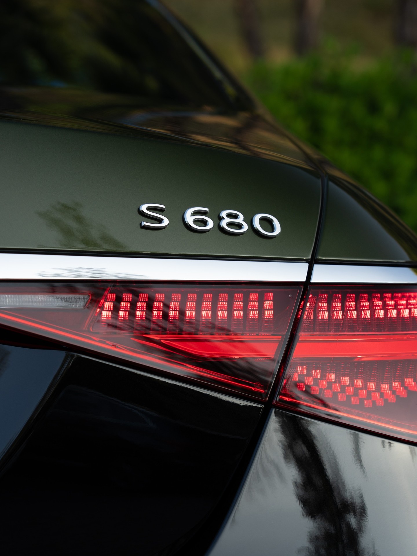 MERCEDES-MAYBACH BUILDS ONLY 50 OF ITS V12 EDITION (image 4)