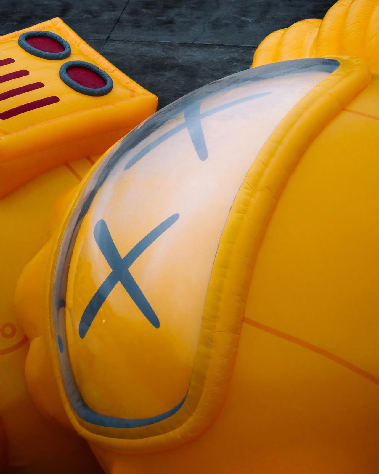 KAWS GROWS THE COMPANION TO 30 METERS AT WEST LAKE (image 3)