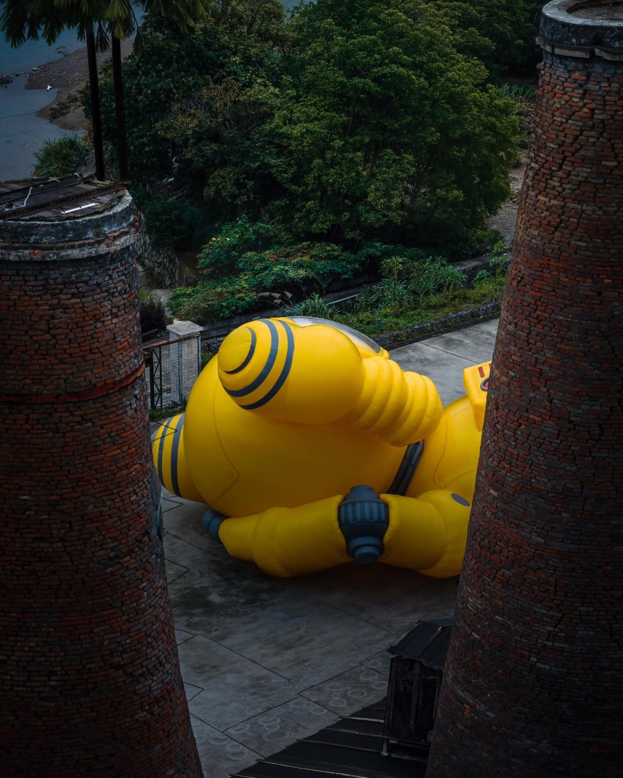 KAWS GROWS THE COMPANION TO 30 METERS AT WEST LAKE (image 5)
