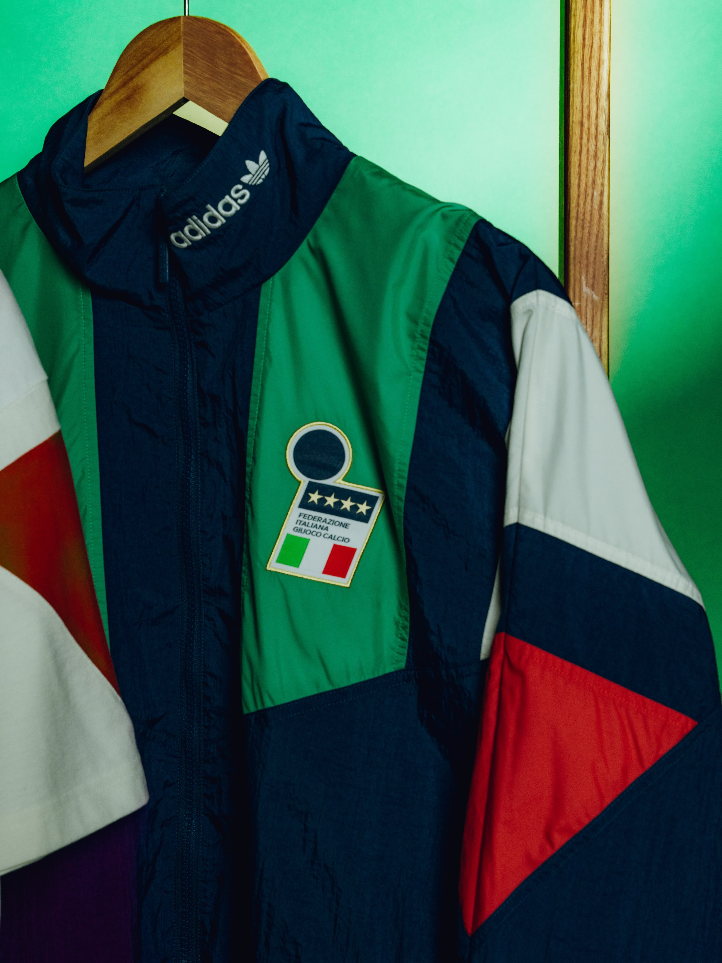 ITALY EQT TRACK TOP ADDS A STAR TO AN OLD CREST (image 2)