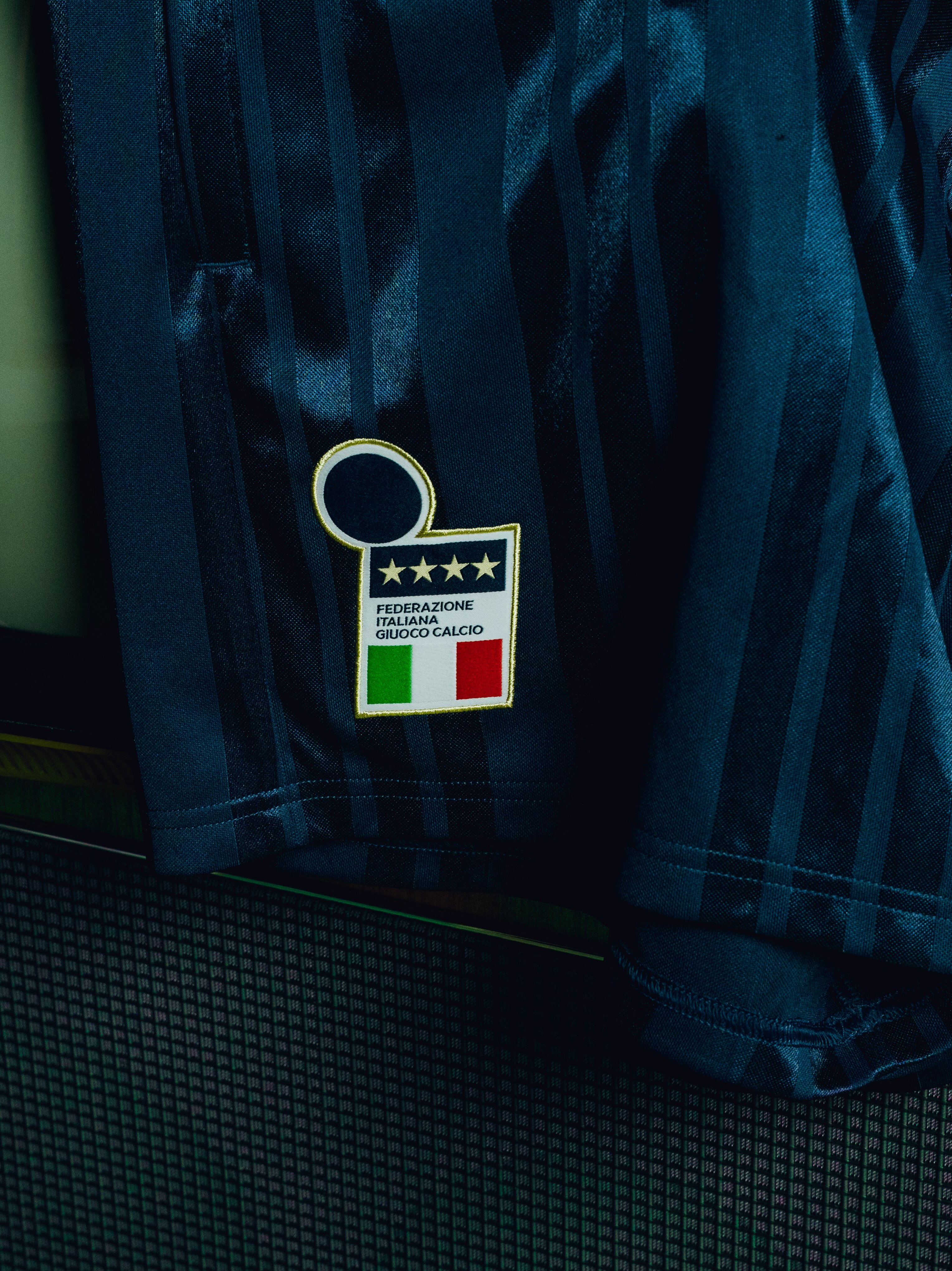 ITALY EQT TRACK TOP ADDS A STAR TO AN OLD CREST (image 4)