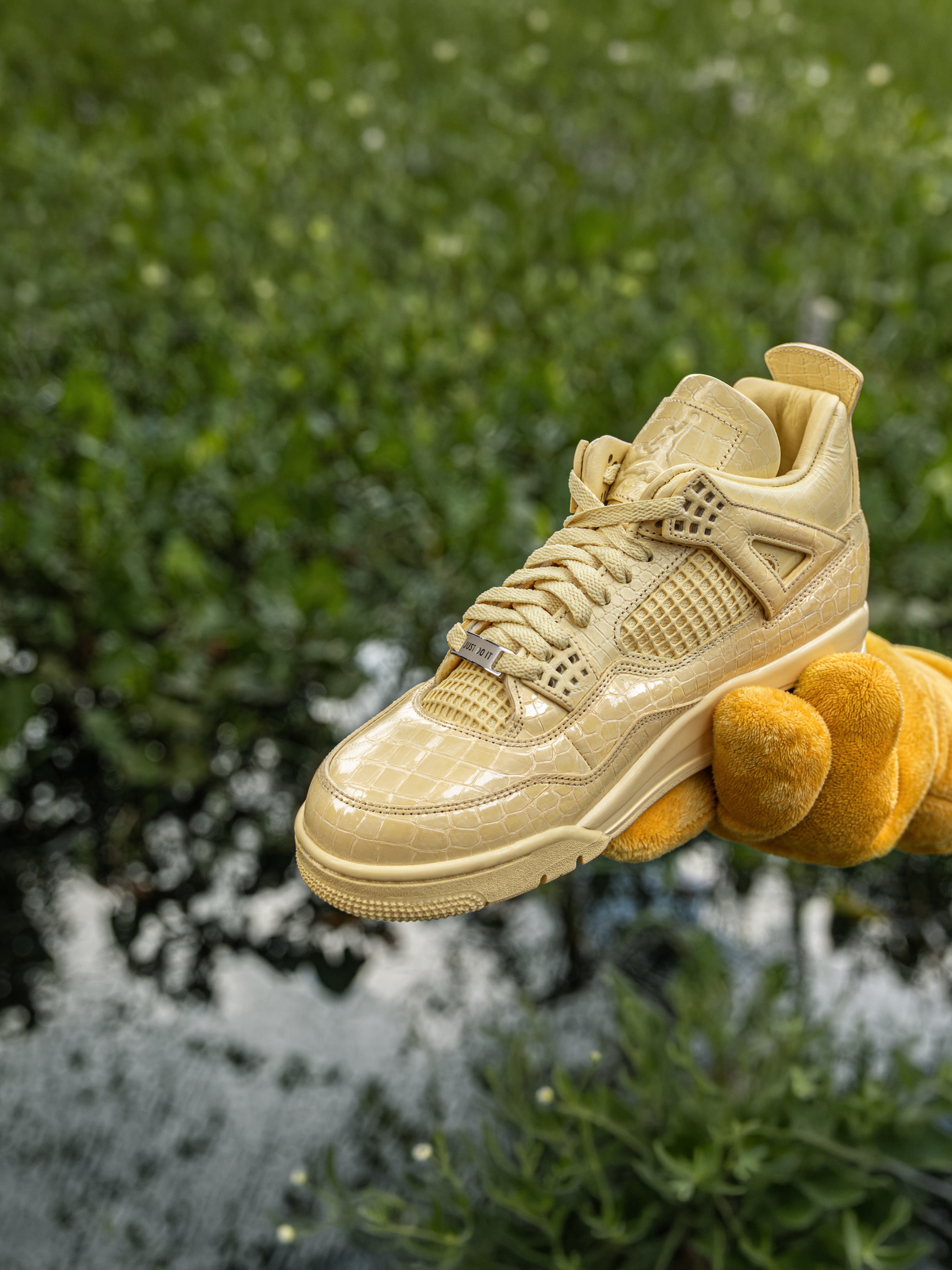 J BALVIN'S AIR JORDAN 4 AMAZONAS DROPS SEPTEMBER 28 (image 5)