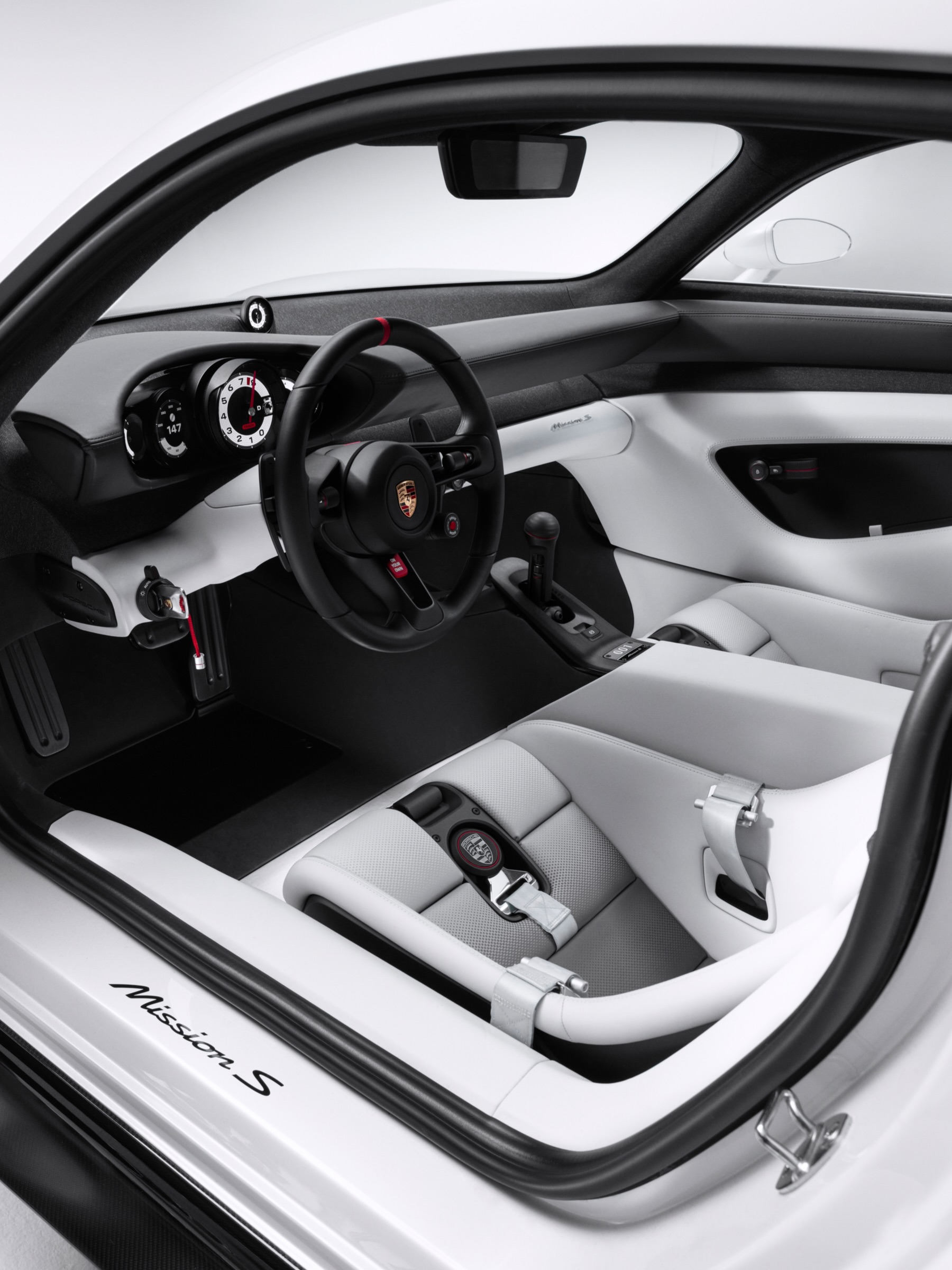 Porsche Mission S Hides Its Specs and Shows the Cockpit (image 3)