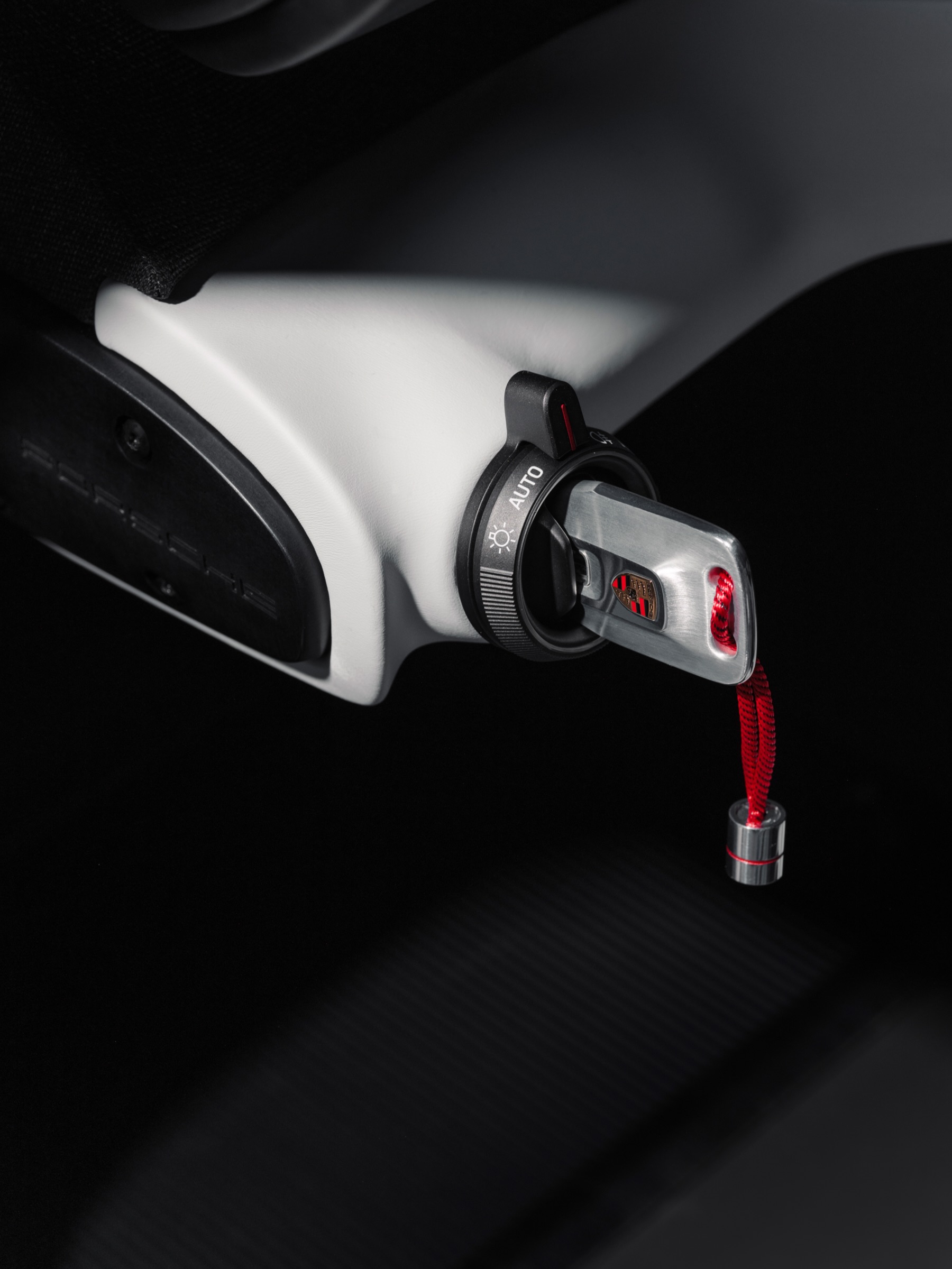 Porsche Mission S Hides Its Specs and Shows the Cockpit (image 7)