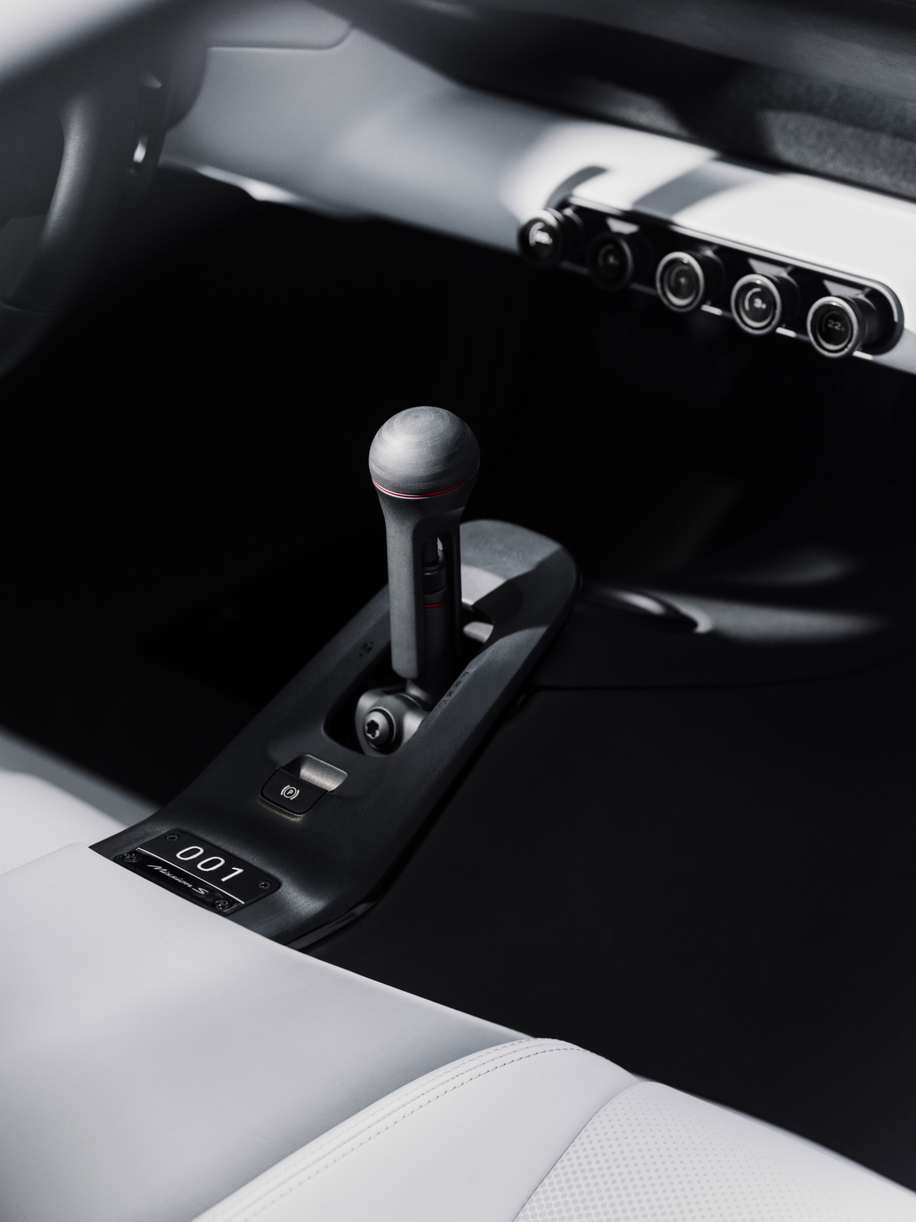 Porsche Mission S Hides Its Specs and Shows the Cockpit (image 9)