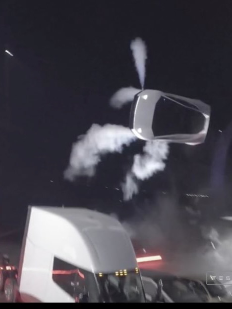 TESLA ROADSTER JUMPS A CYBERCAB ON 10 COLD GAS THRUSTERS (image 4)