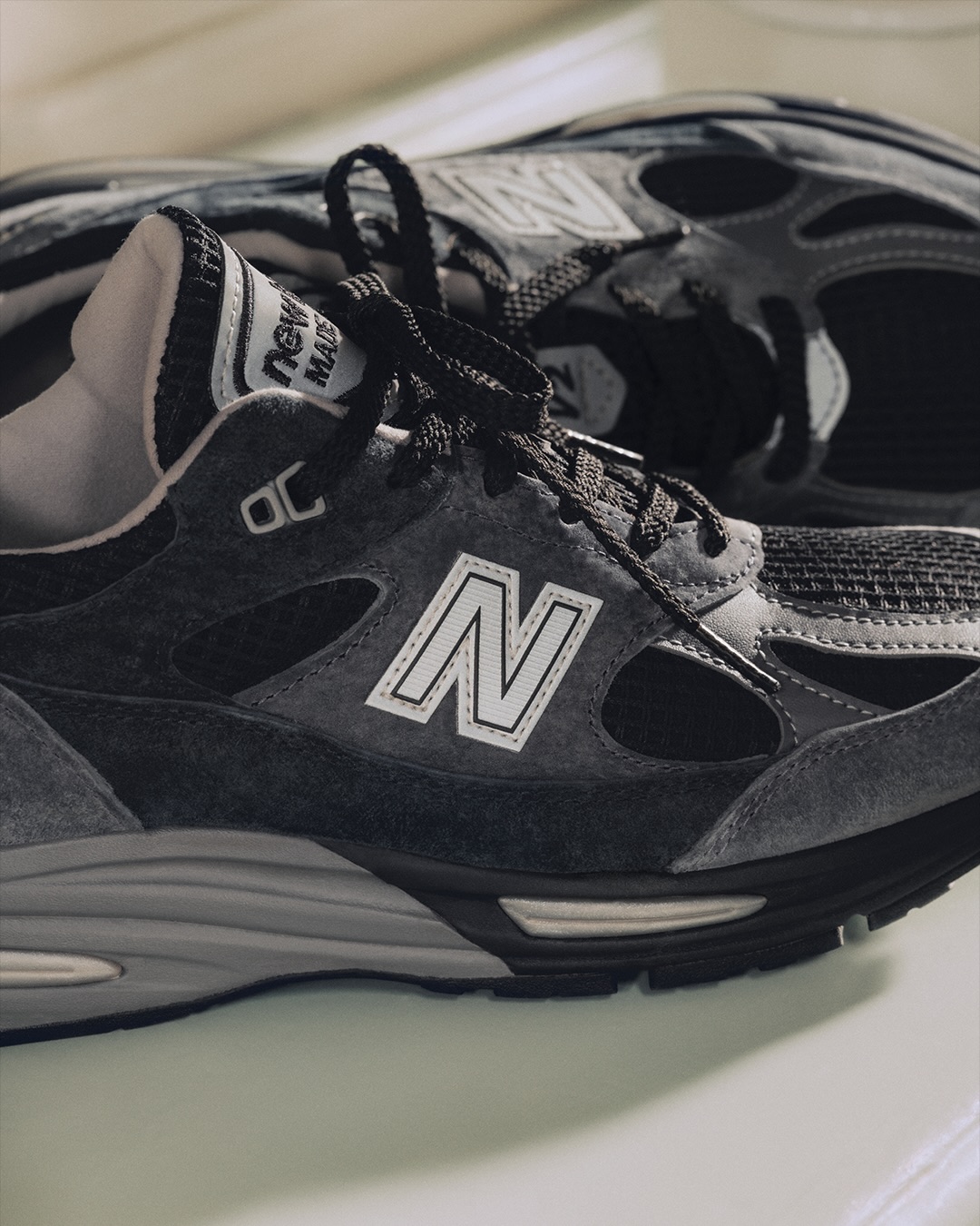 New Balance Pairs Dusty Suede With Black Mesh on the 991v2 (image 3)