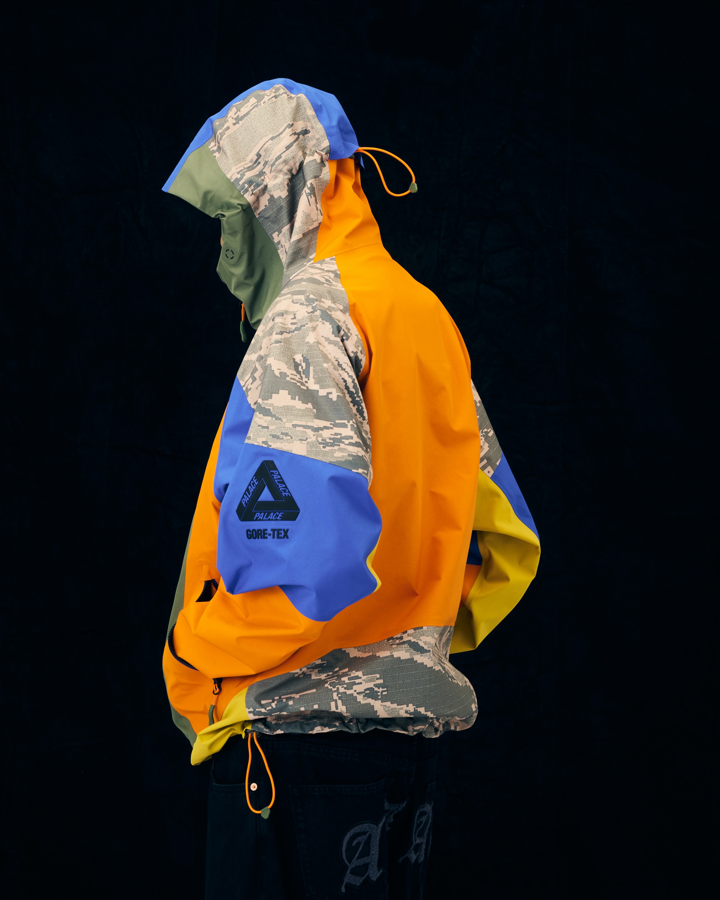PALACE OPENS POLAND STREET WITH A GORE TEX EXCLUSIVE (image 2)