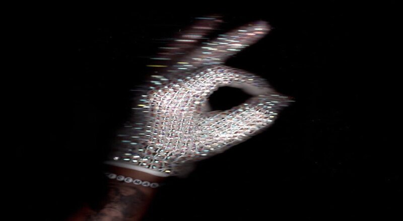 DRAKE OCCUPIES 43 OF THE TOP 50 APPLE MUSIC SPOTS IN ONE NIGHT
