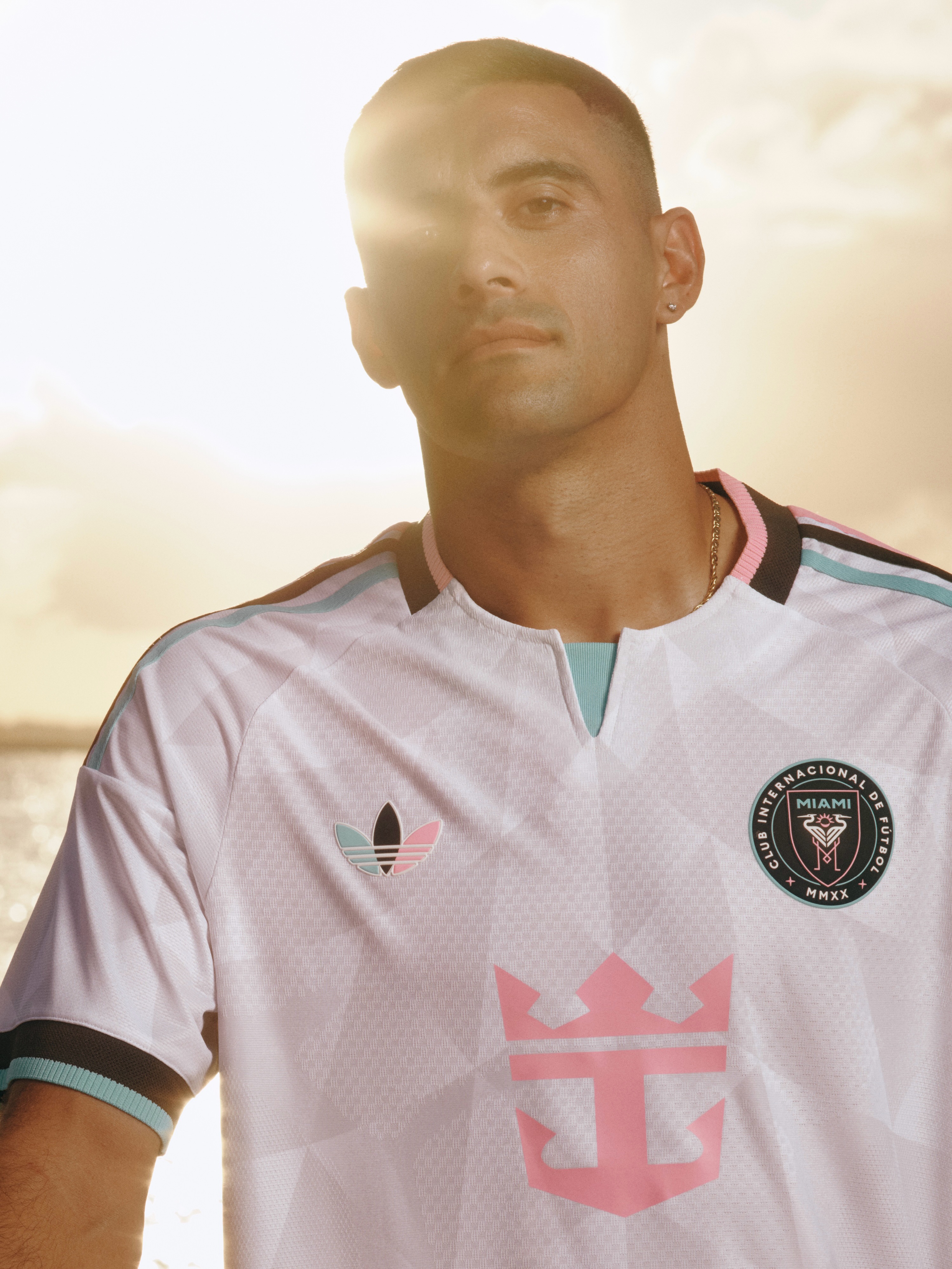 INTER MIAMI'S CENIT KIT ADDS A THIRD SPONSOR LOGO (image 8)