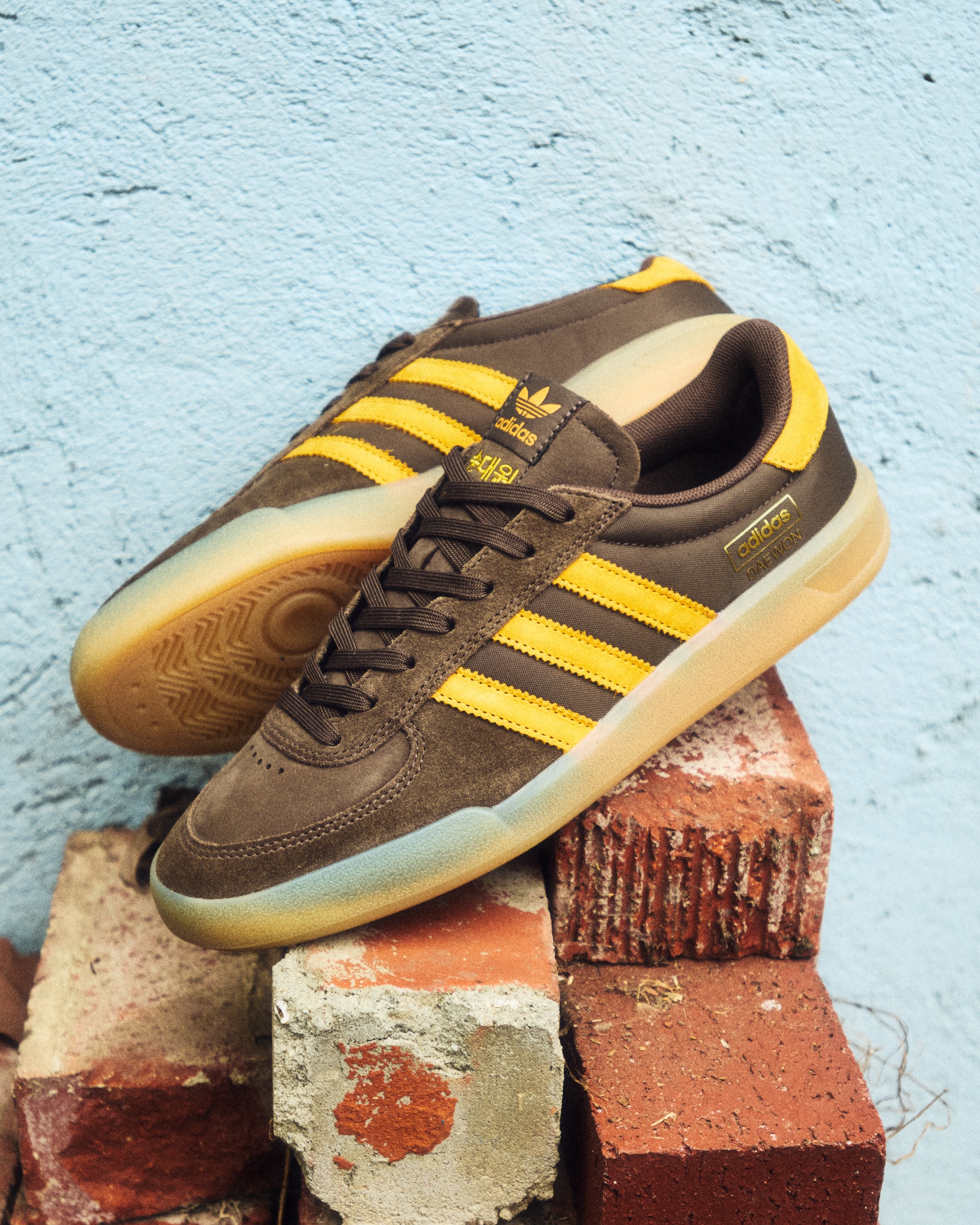 The adidas Daewon Song Glenburn Earth Strata skate shoe, a brown leather build with a suede toe box.