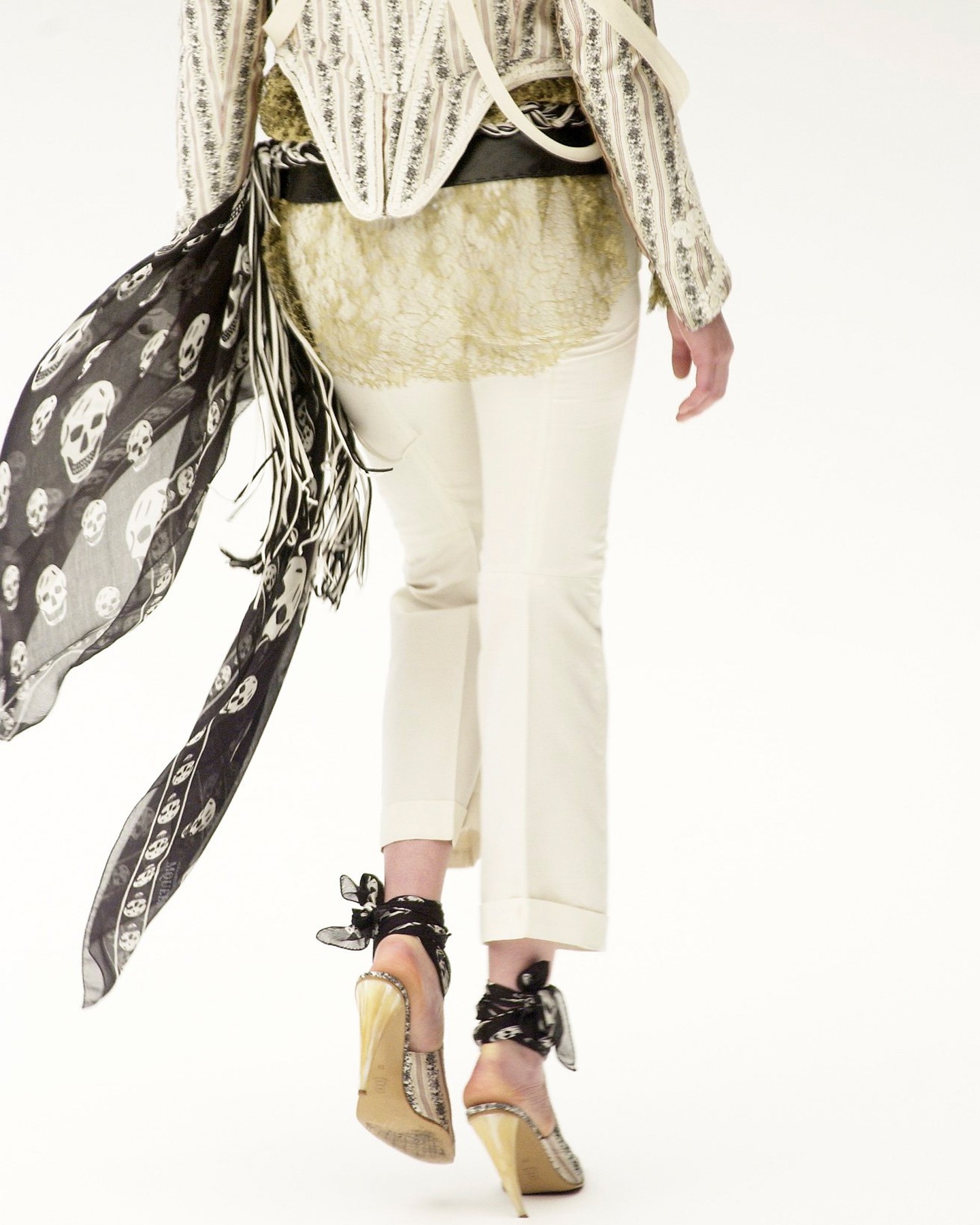 ALEXANDER MCQUEEN ARCHIVES LOOK 11 FROM ITS 2002 SHOW (image 3)