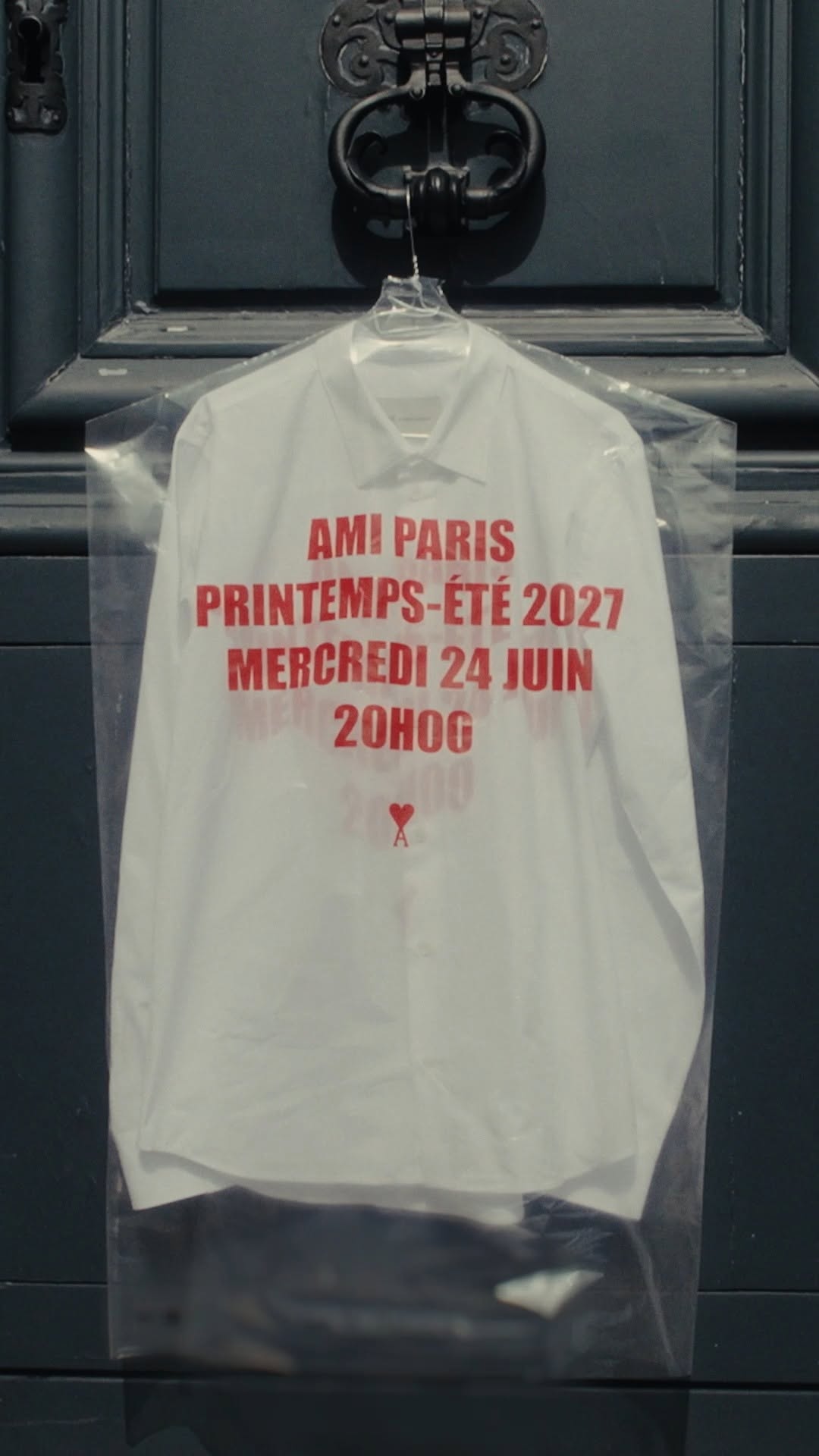 AMI PARIS SS2027 OPENS AT PLACE DES VICTOIRES