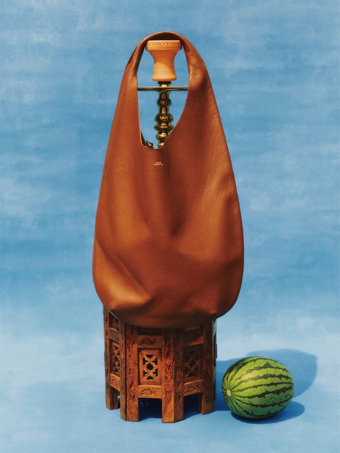 APC Neige Positions a Single Stitch Bag for Longer Stays