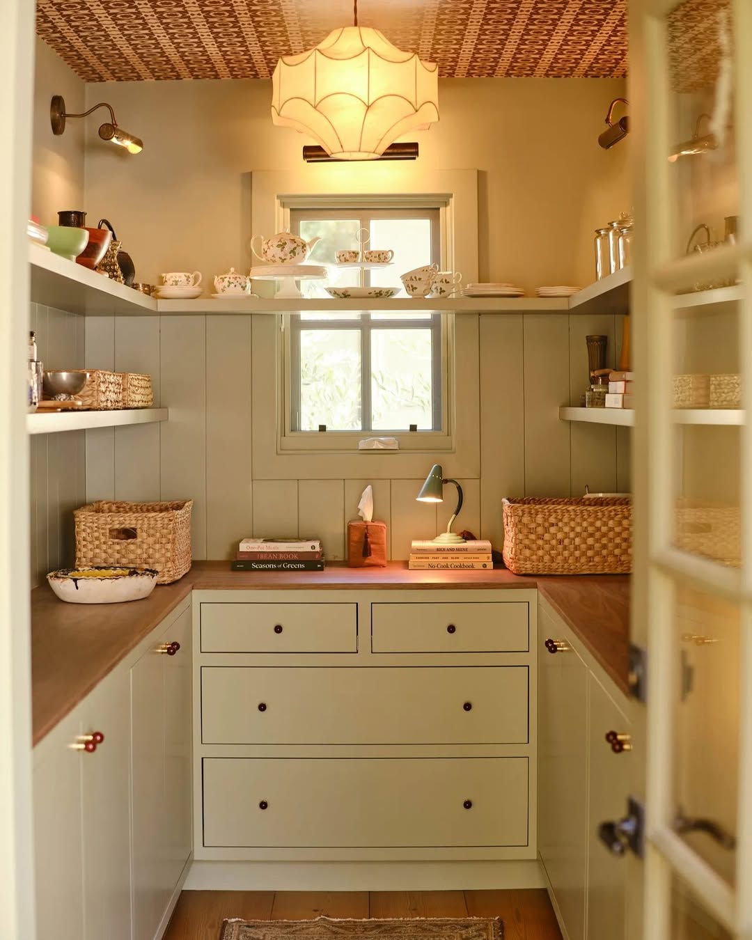 Tyler Johnson's Laurel Canyon Home Doesn't Need to Announce Anything (image 5)