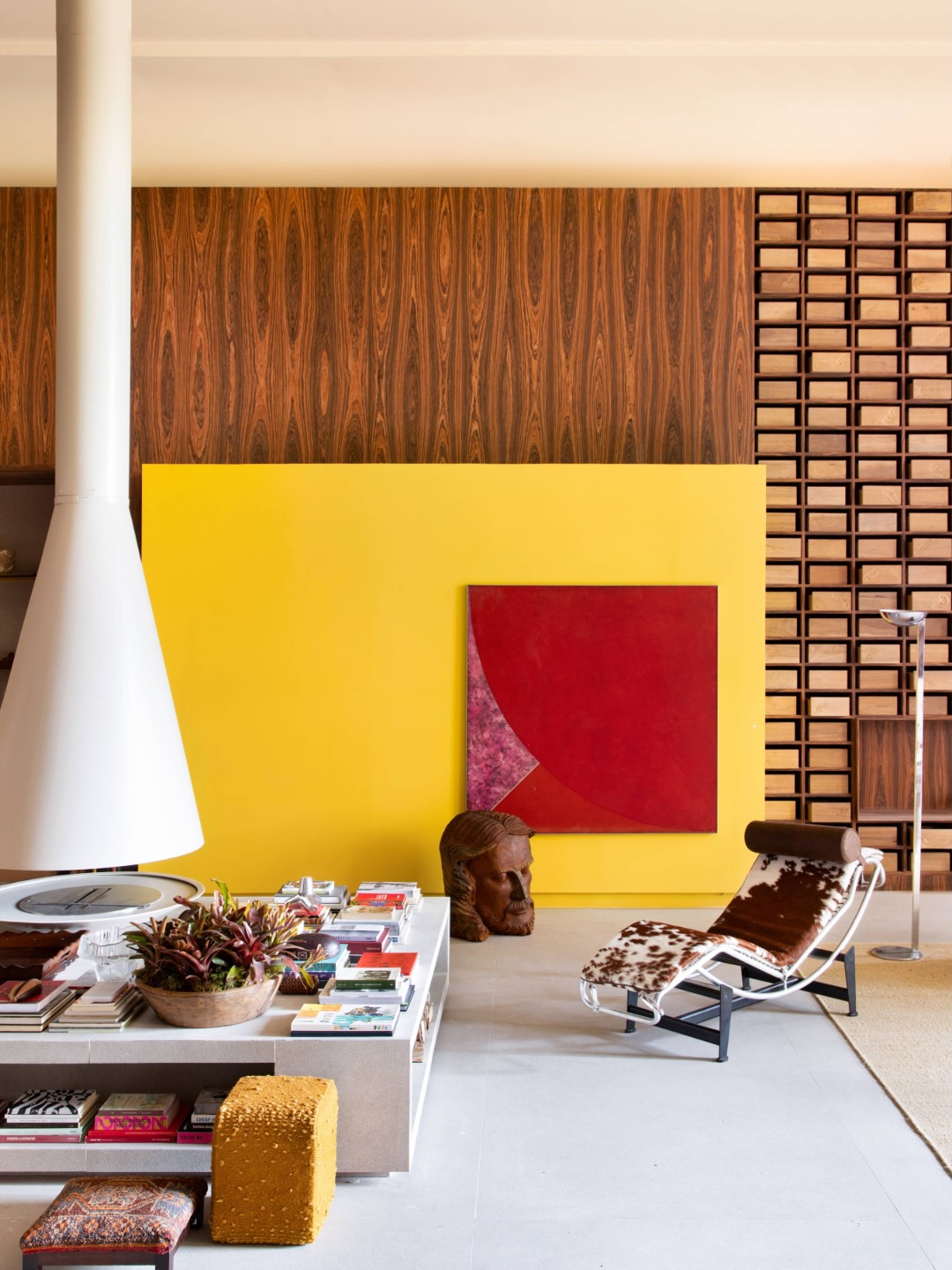 Interior view of a symmetrical show house room with a centered fireplace and wood cabinetry at the Casa Simonetto exhibit, CASACOR Sao Paulo 2026.