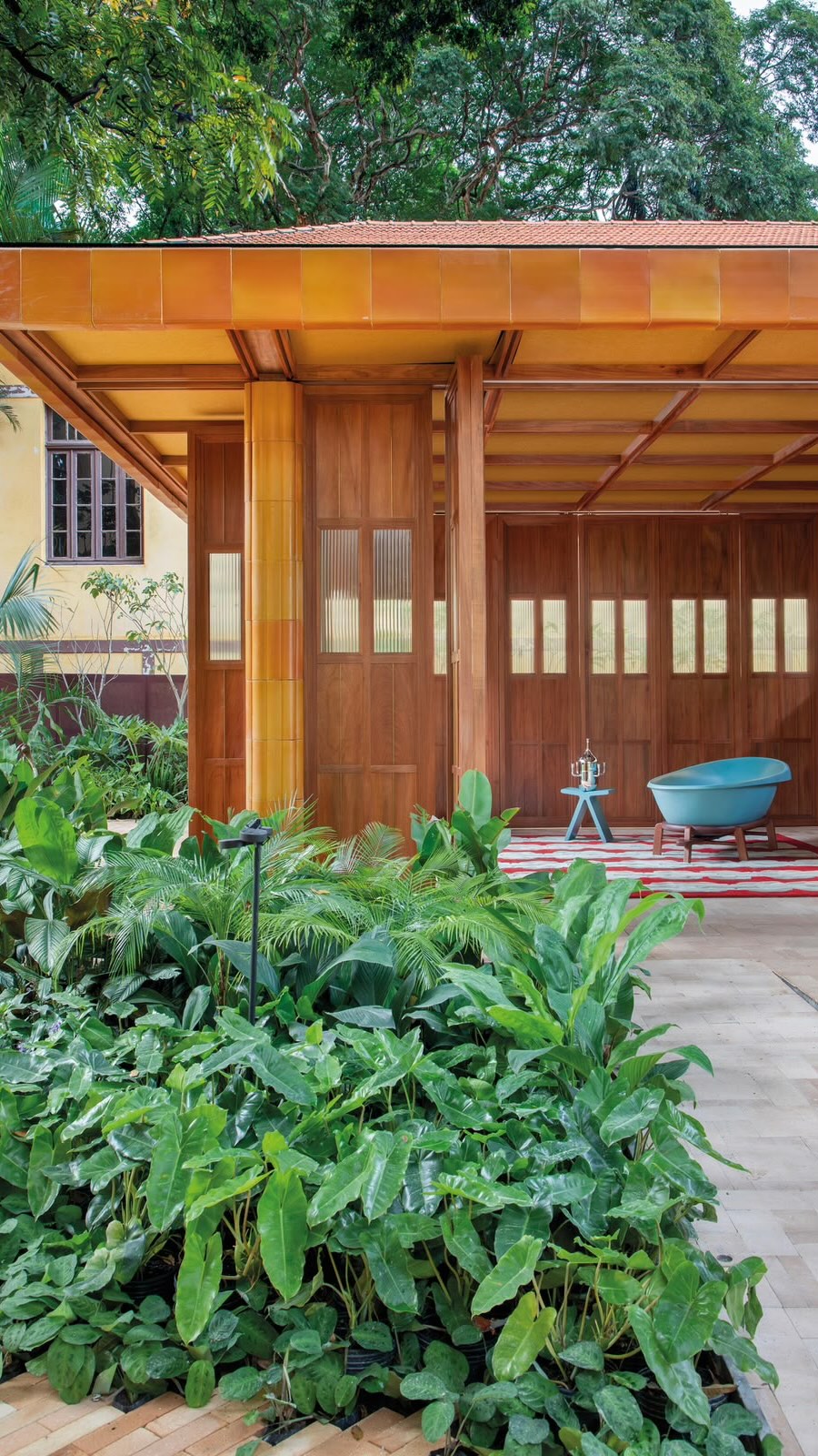 An interior installation space at CASACOR São Paulo 2026, credited to MCA Estúdio