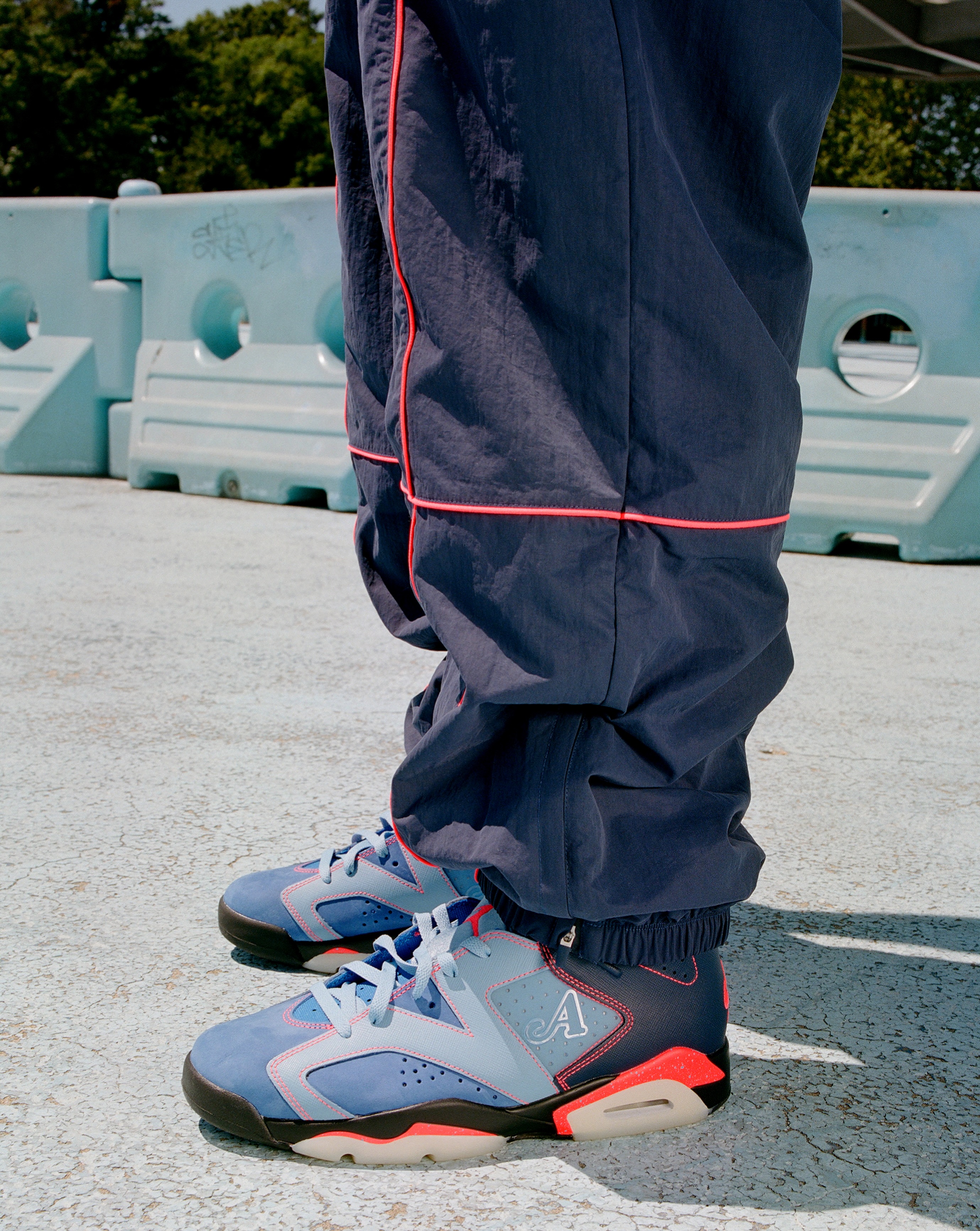 BLUEBERRY CAME BEFORE MIDNIGHT NAVY ON AWAKE NY'S JORDAN 6 (image 2)