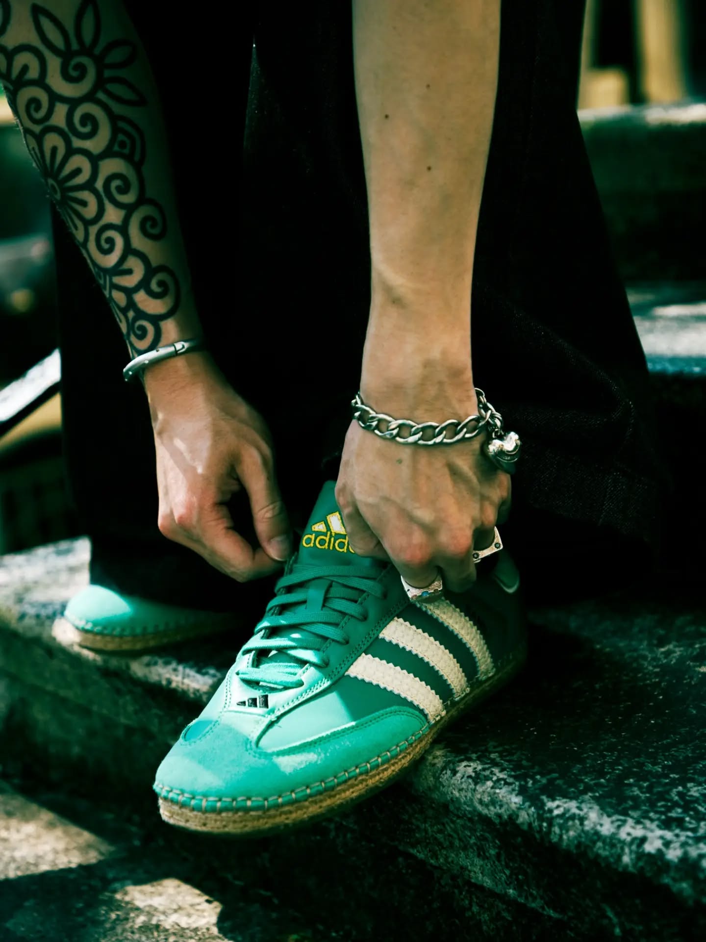CLOT PAIRS ITS VINE TEE WITH THE SAMBA ESPADRILLE (image 3)