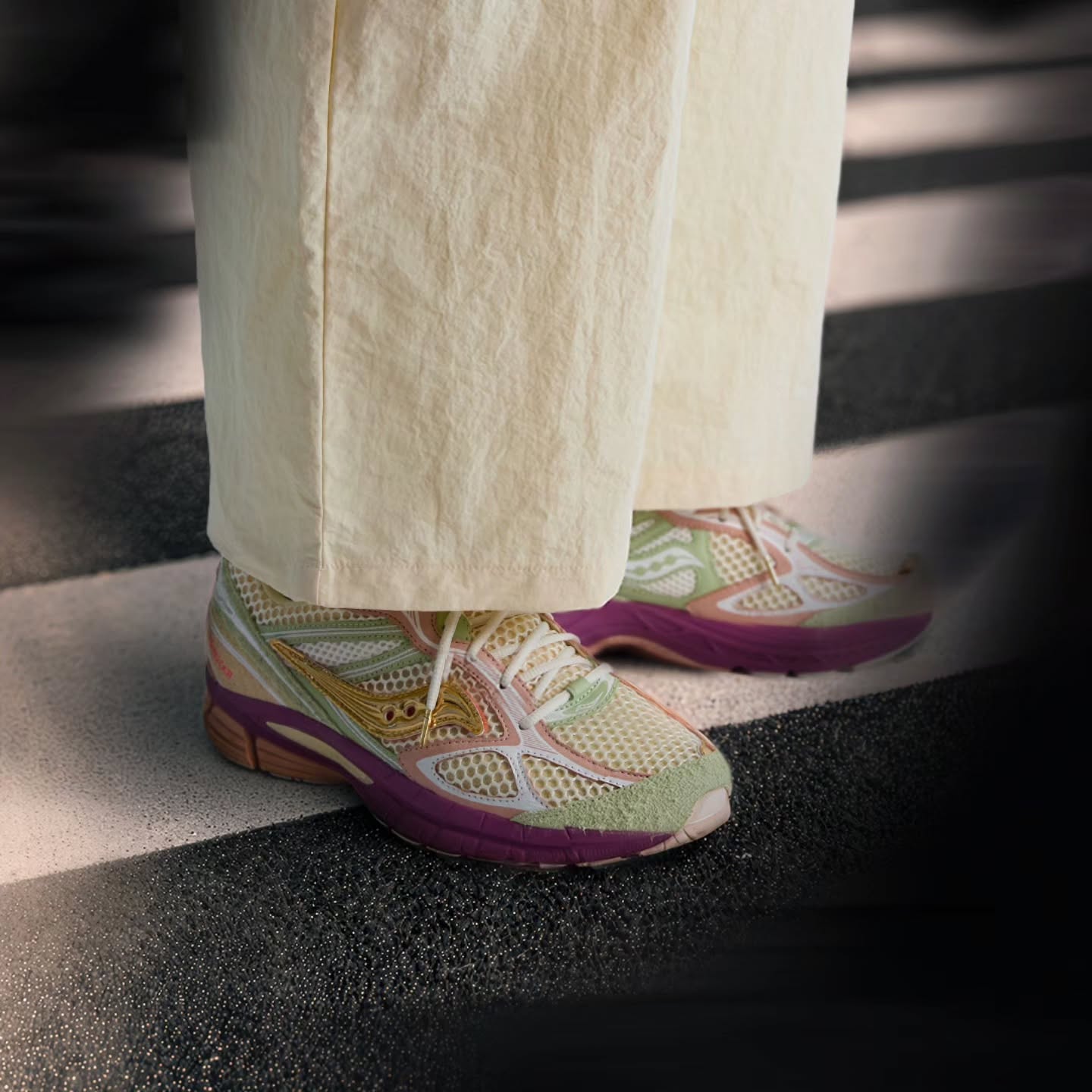 STAN BIRCH BUILDS A SWAPPABLE LOGO INTO SAUCONY'S GUIDE 7 (image 3)