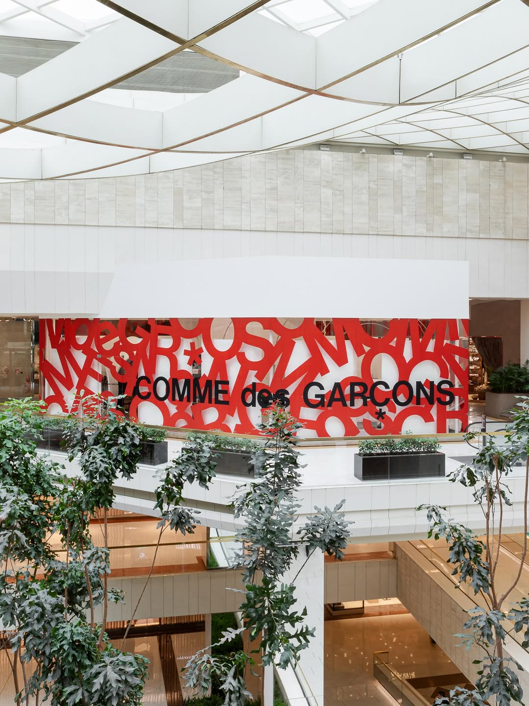 KAWAKUBO DESIGNS A WINDOW FOR CDG SAO PAULO