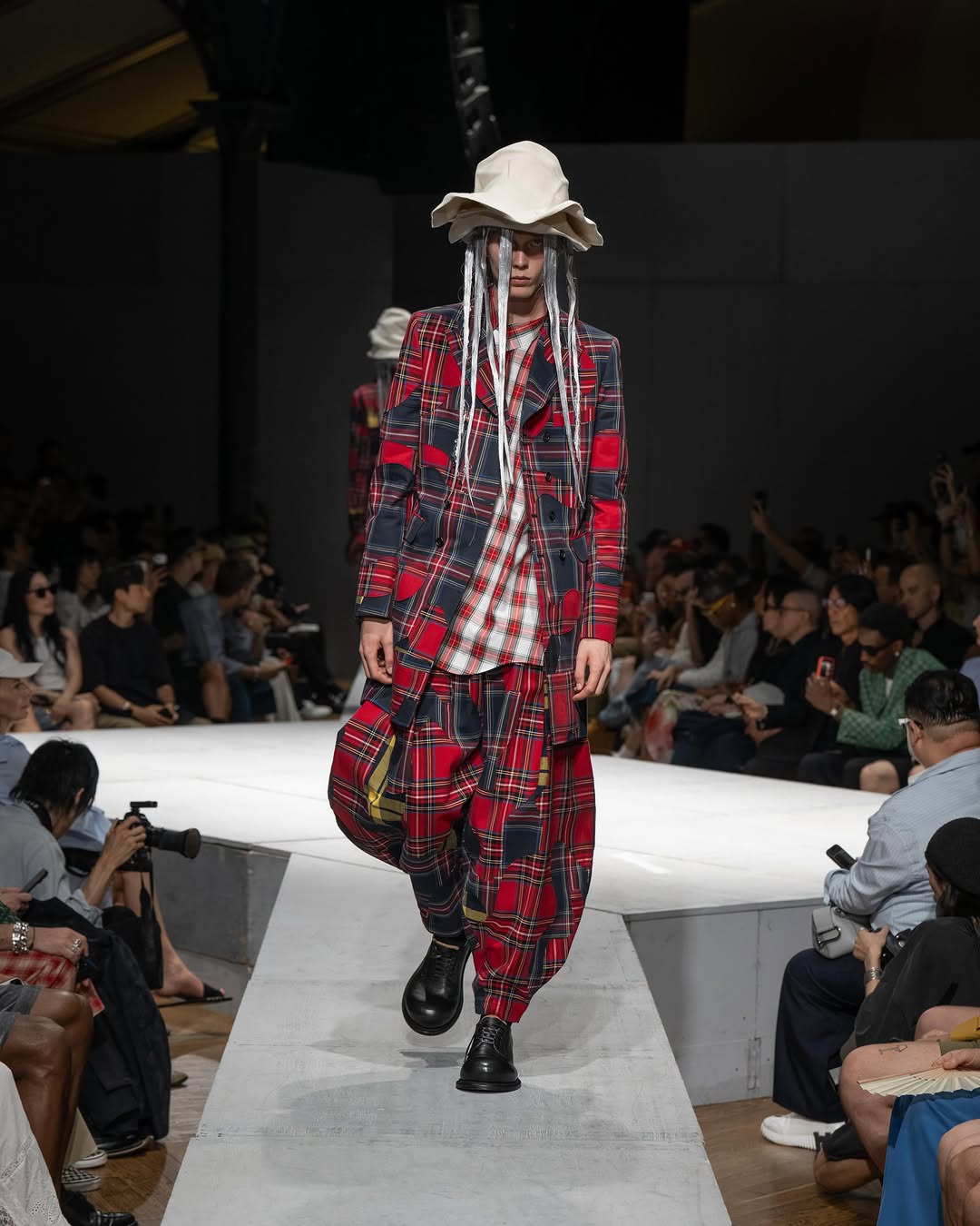 COMME DES GARÇONS HOMME PLUS SS27 AT ÉLYSÉE MONTMARTRE (image 4)