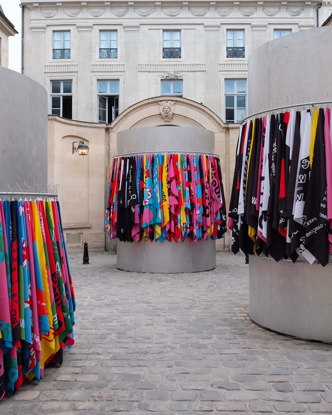 KAWAKUBO INSTALLS SS27 AT DSM PARIS COURTYARD (image 6)