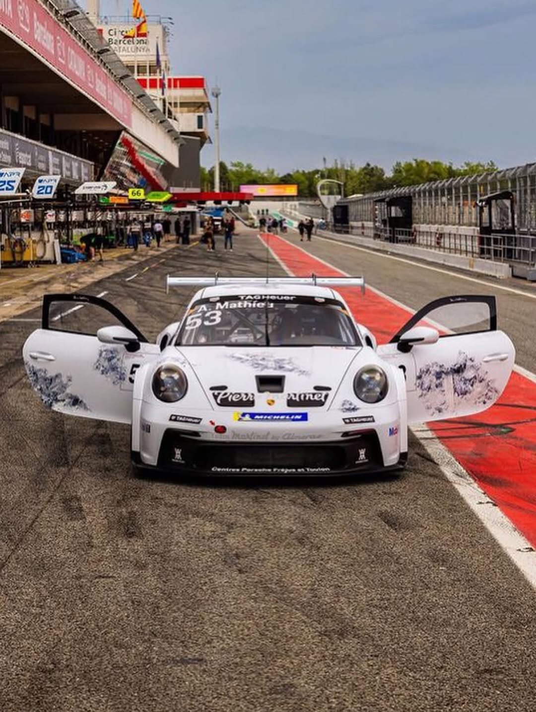 ARSHAM PUT AN ERODED PORSCHE ON A REAL RACE GRID (image 7)