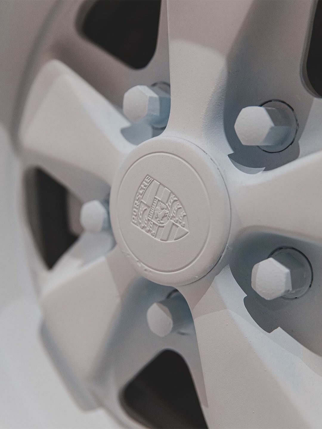 DANIEL ARSHAM’S PORSCHE LEAVES NO ROOM FOR A DRIVER (image 3)