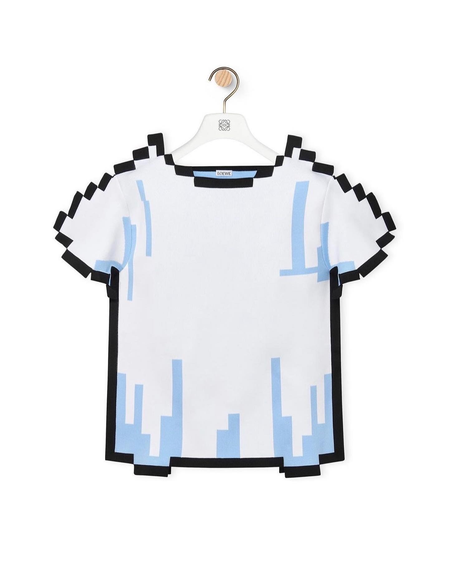 LOEWE'S PIXEL CAPSULE PUT A $3,400 BAG IN 8 BIT (image 5)