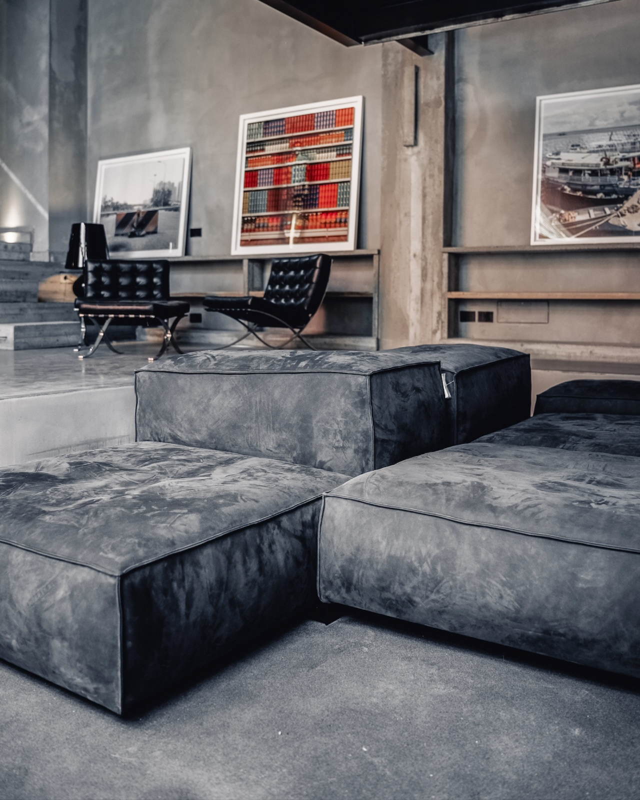 MILAN'S BRUTALIST ART HOME HIDES ONE BLACK STAIRCASE (image 2)