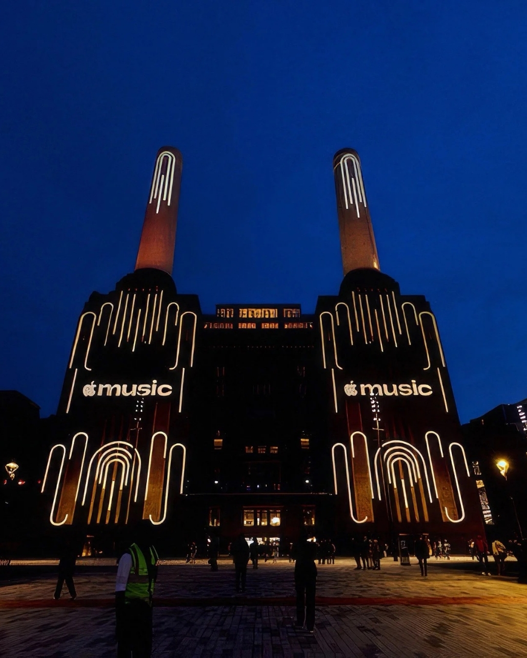 Apple Music's New Logo Was Shaped by Sound in Oil (image 3)