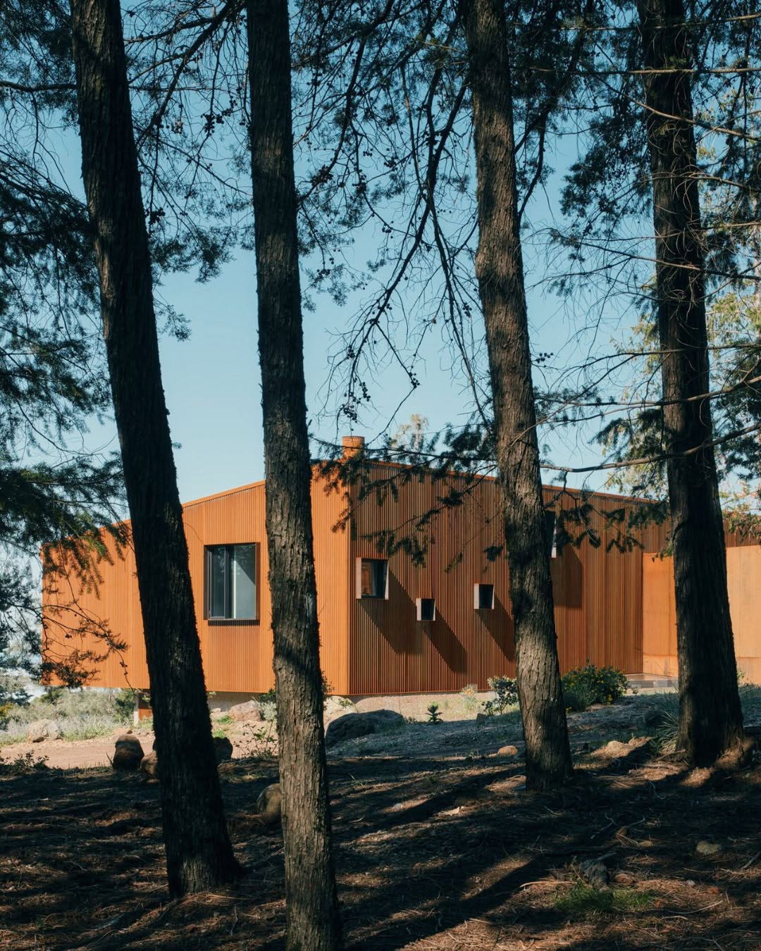Faulkner Architects Rebuilt a Burned House in Healdsburg With Corten Steel (image 2)