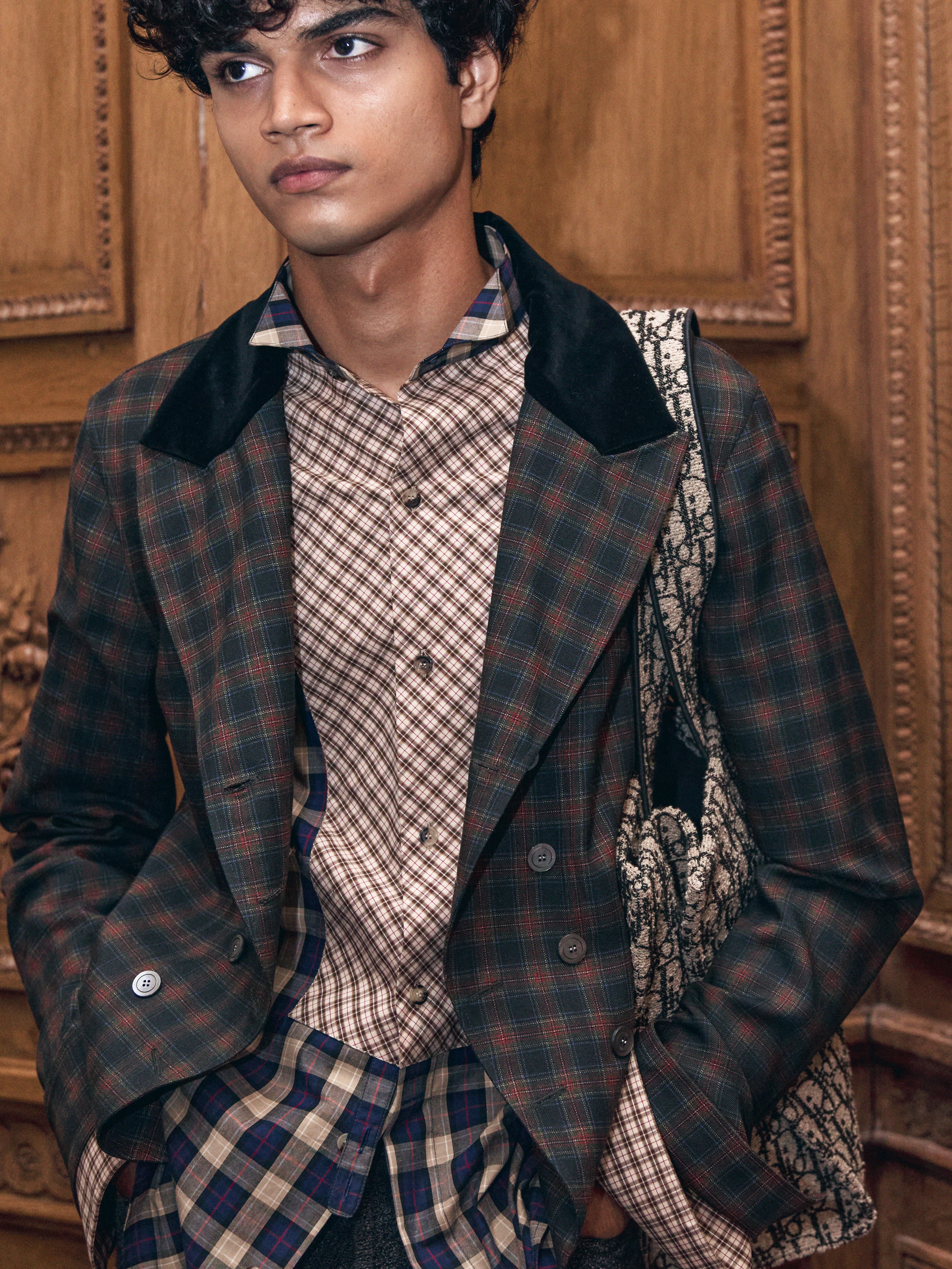 DIOR PRINTS A PINSTRIPE SUIT INSTEAD OF WEAVING ONE (image 2)