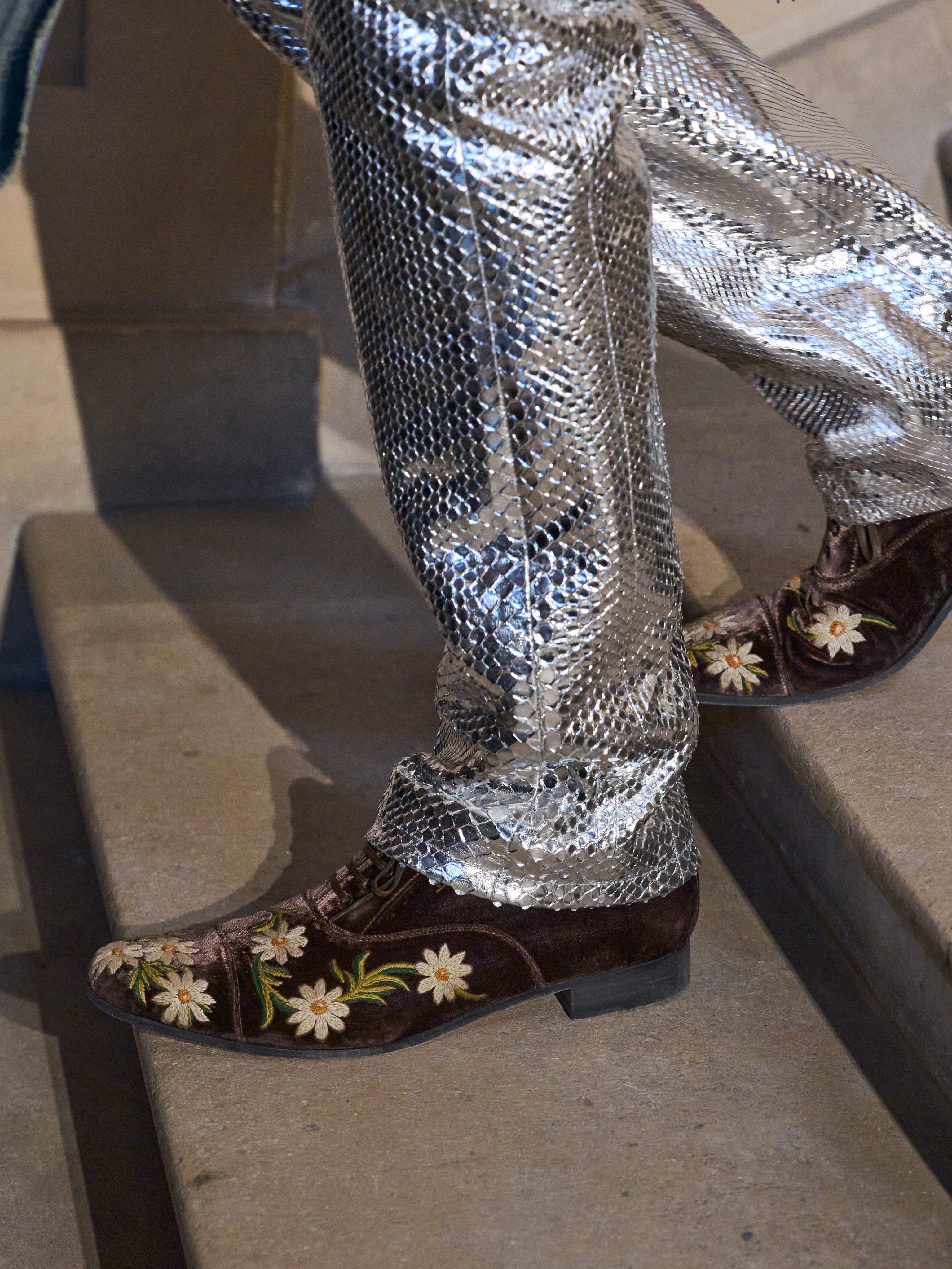 DIOR PRINTS A PINSTRIPE SUIT INSTEAD OF WEAVING ONE (image 4)