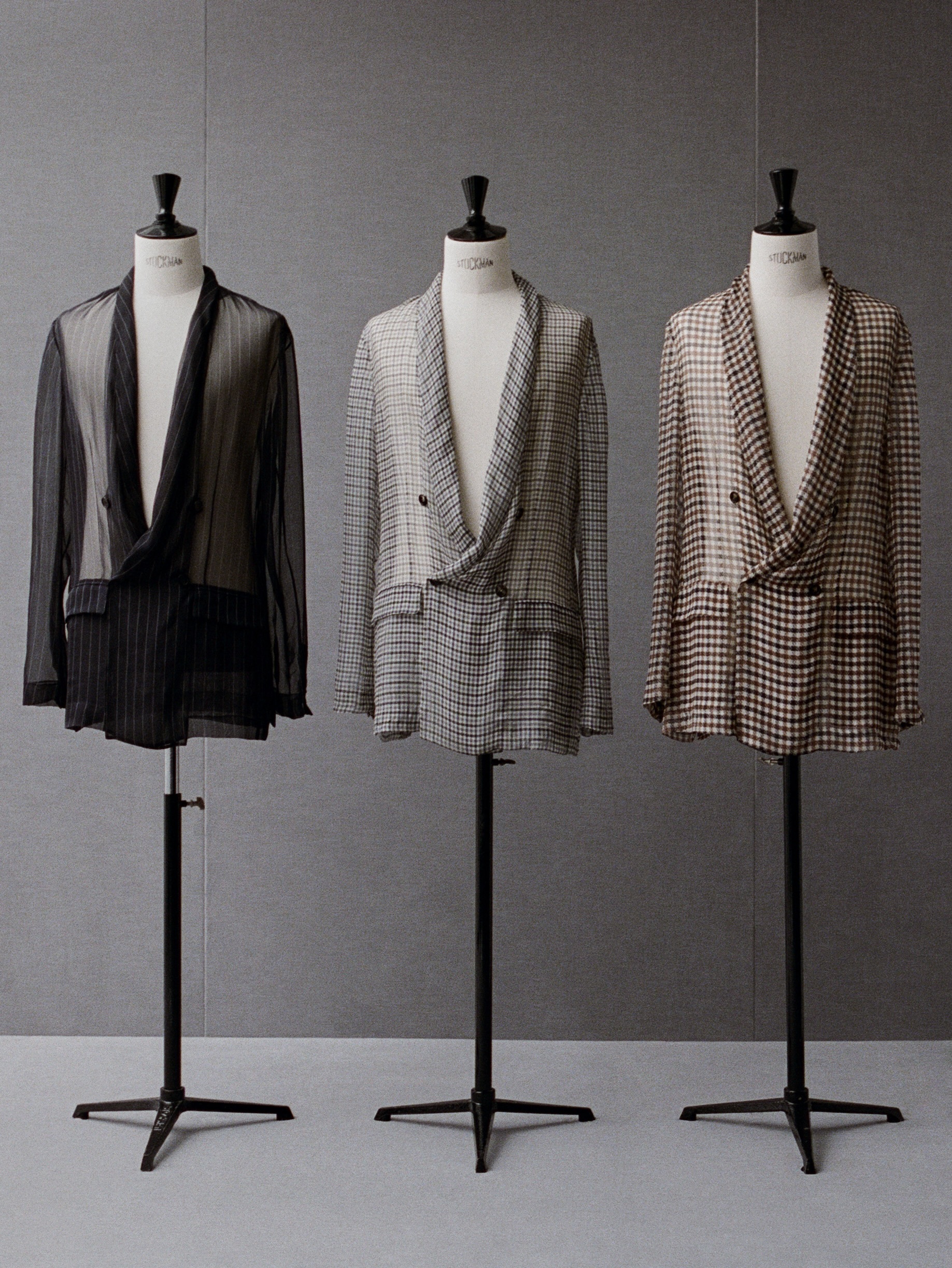 DIOR PRINTS A PINSTRIPE SUIT INSTEAD OF WEAVING ONE (image 7)