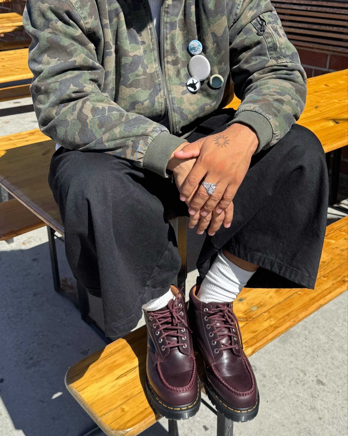 hunts.er wearing the Dr. Martens Lowell Chukka Boot in Mayhem leather