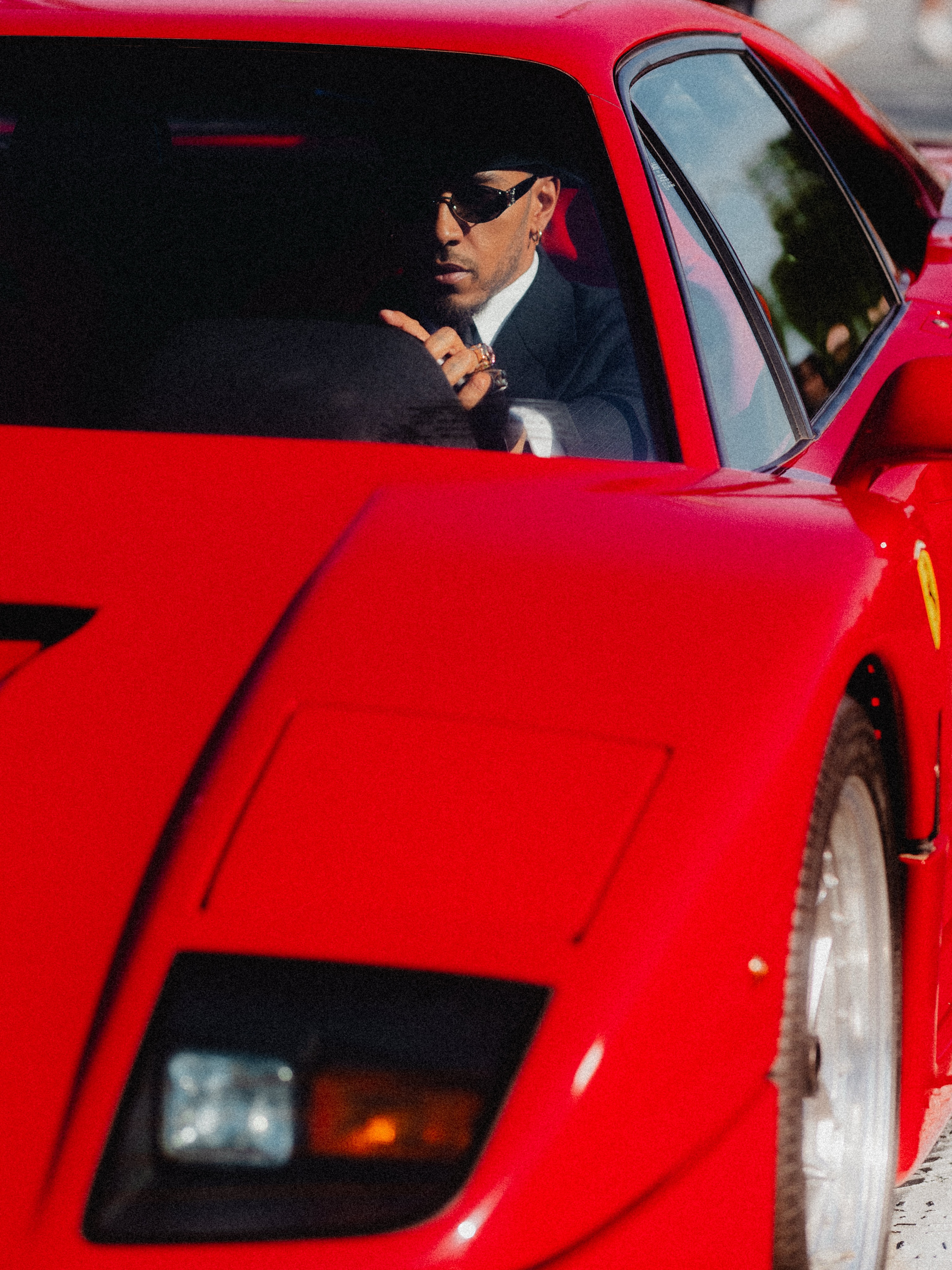 LEWIS HAMILTON PARKS HIS F40 ON MONZA'S DEAD BANKING (image 4)
