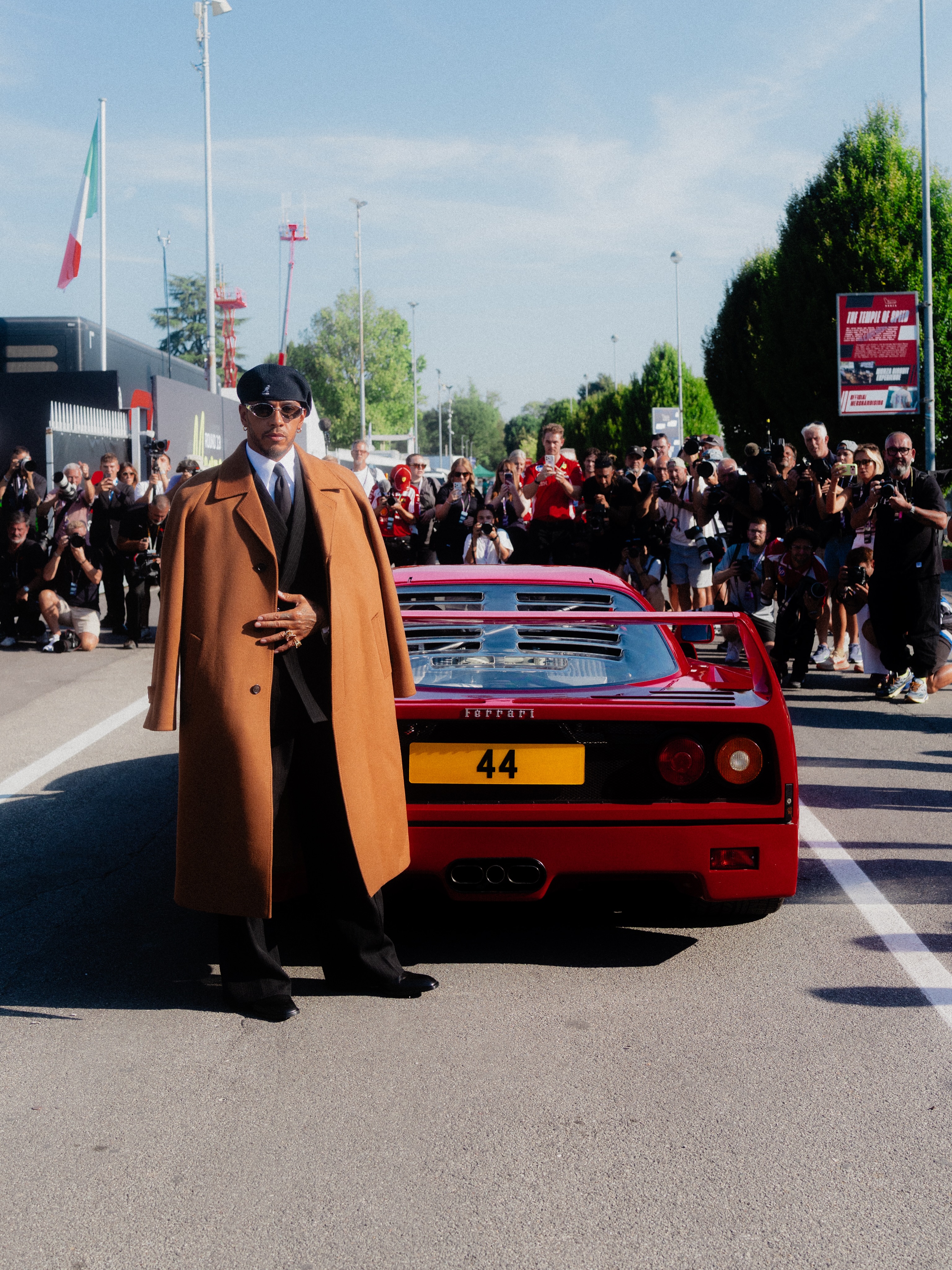 LEWIS HAMILTON PARKS HIS F40 ON MONZA'S DEAD BANKING (image 6)