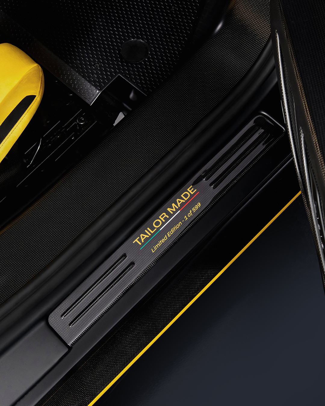 Ferrari's Tailor Made SF90 XX Spider Wears Nero Galaxy (image 4)