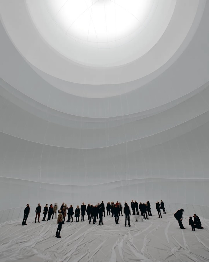 CHRISTO AIR PACKAGE ON A CEILING OPENS GAGOSIAN LONDON 2026 (image 8)