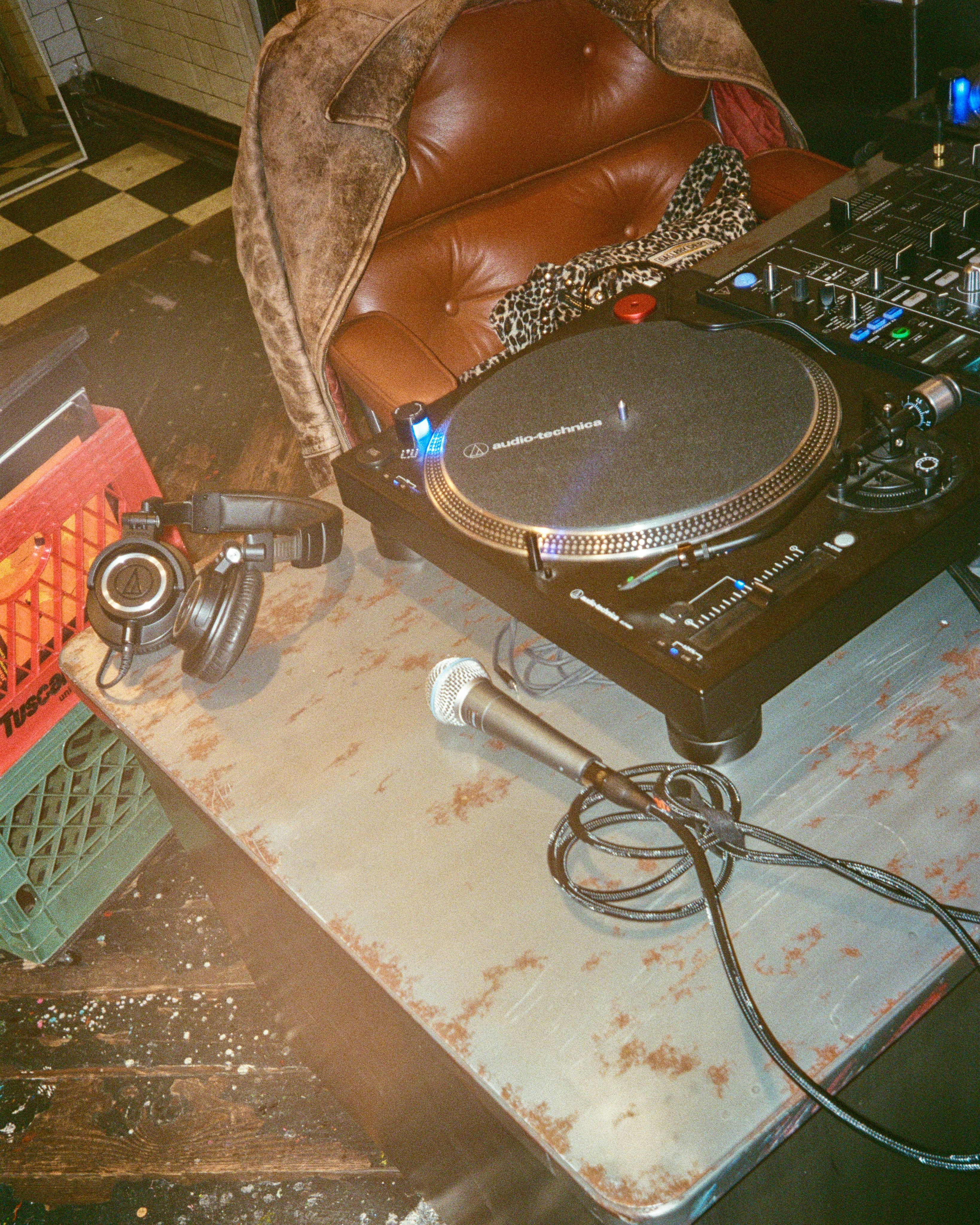 GALLERY DEPARTMENT TEASES ANOTHER NIGHT AT LE BAR A MUSIQUE (image 9)