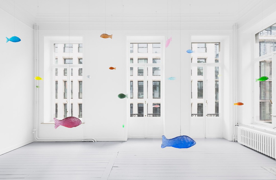 Ugo Rondinone Recasts 47 Bronze Fish in Colored Glass (image 3)