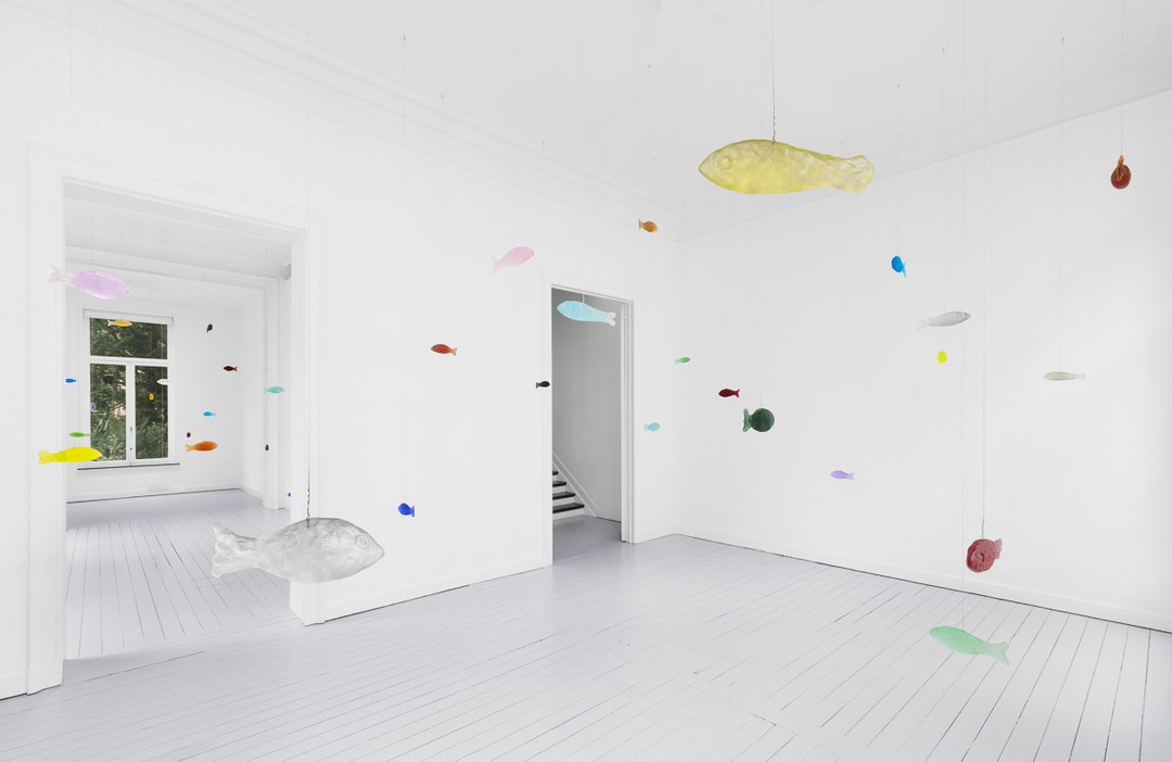 Ugo Rondinone Recasts 47 Bronze Fish in Colored Glass (image 5)