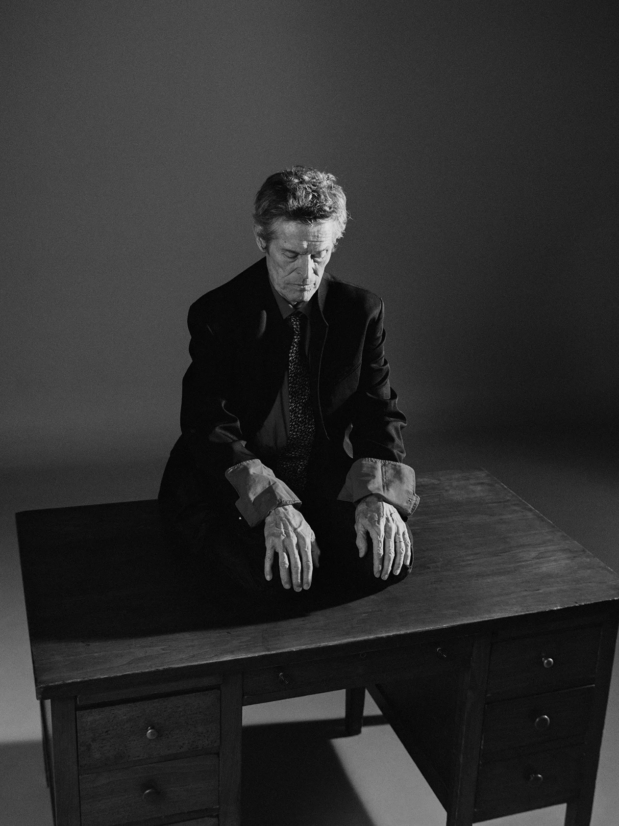 WILLEM DAFOE WEARS JACQUEMUS FOR A RABBIT'S FOOT COVER (image 4)