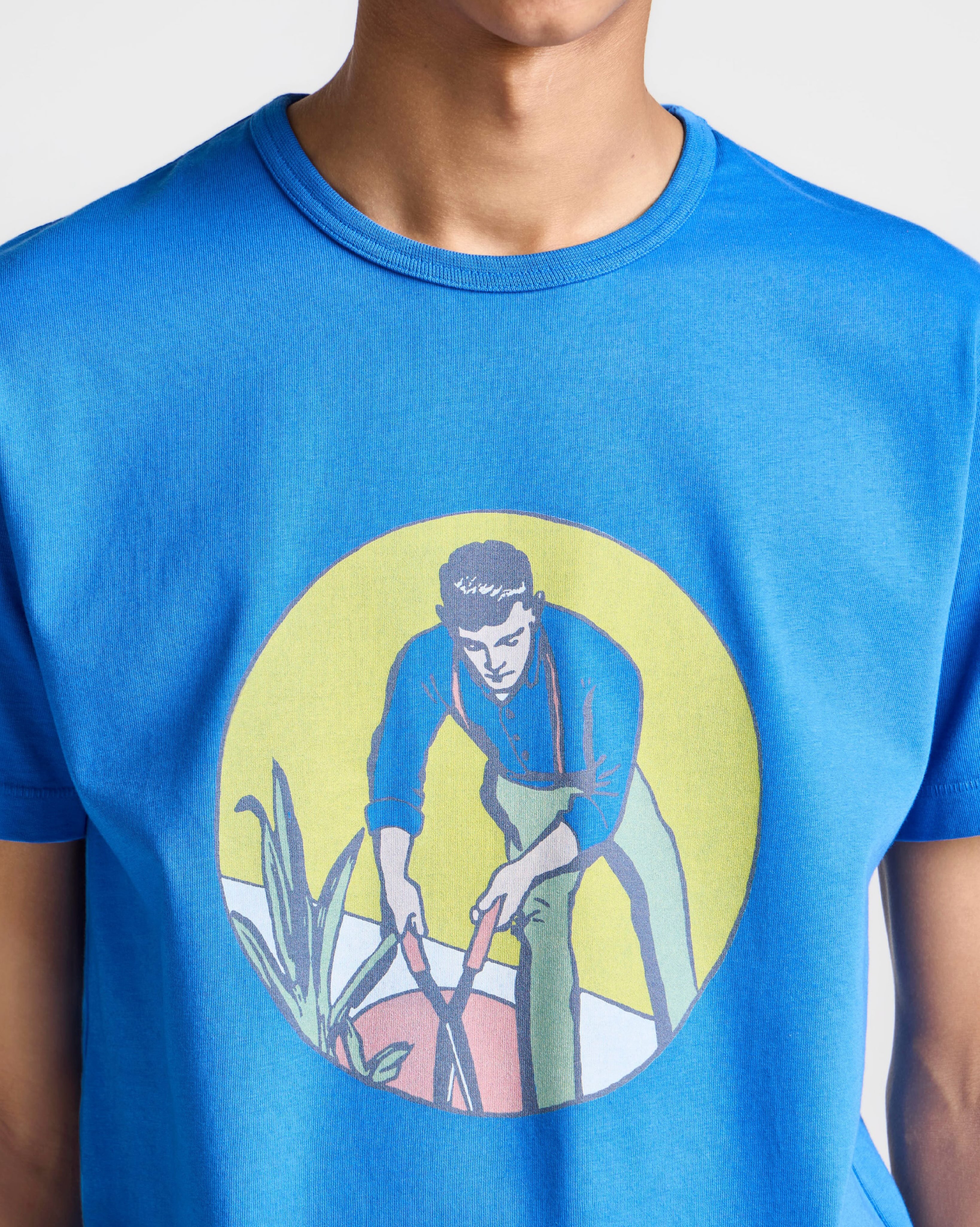 JW ANDERSON PRINTS A FOOTBALL CARD ONTO A GARDENING TEE (image 5)