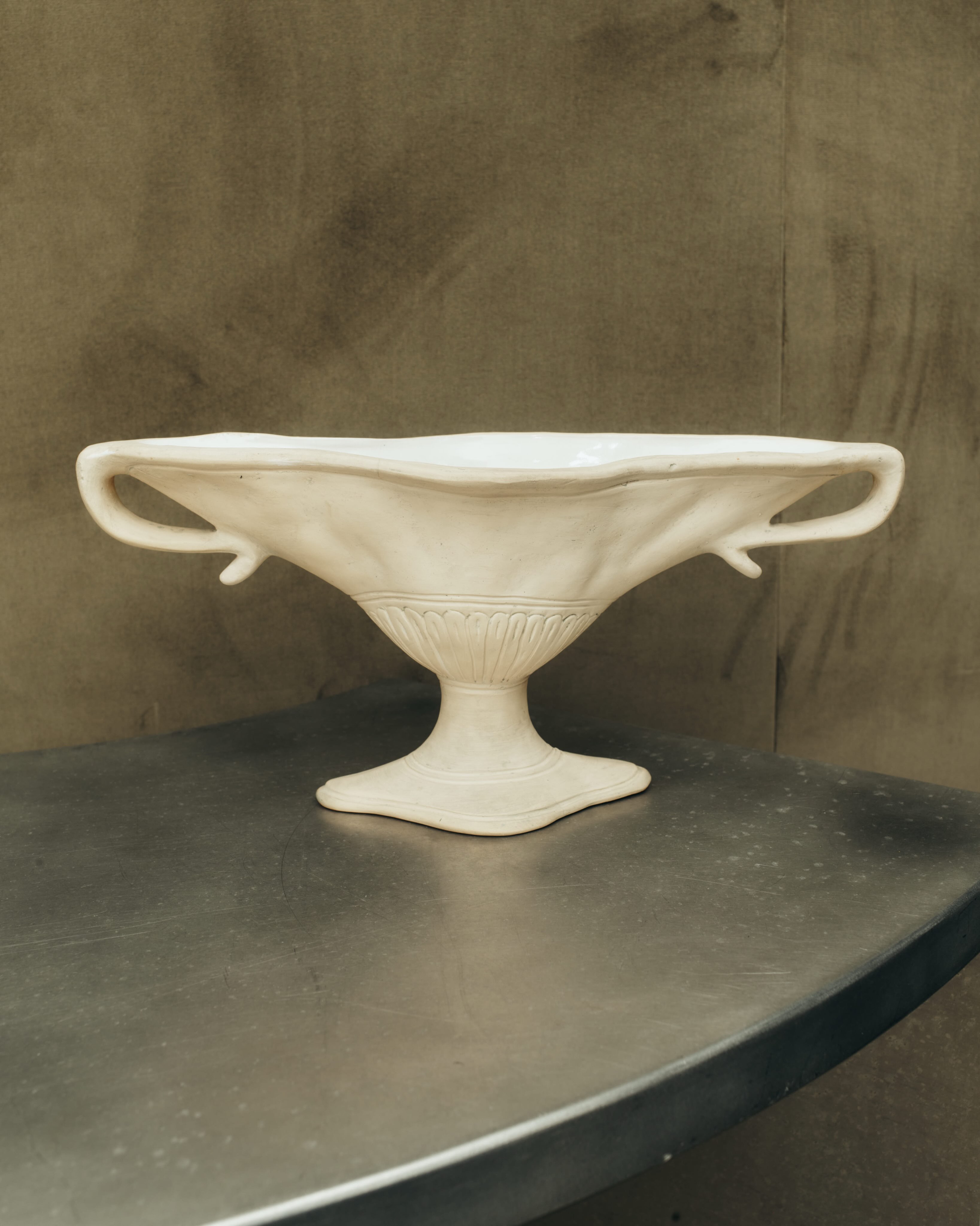 JW ANDERSON DISPLAYS 15 CONSTANCE SPRY VASES IN PIMLICO (image 2)