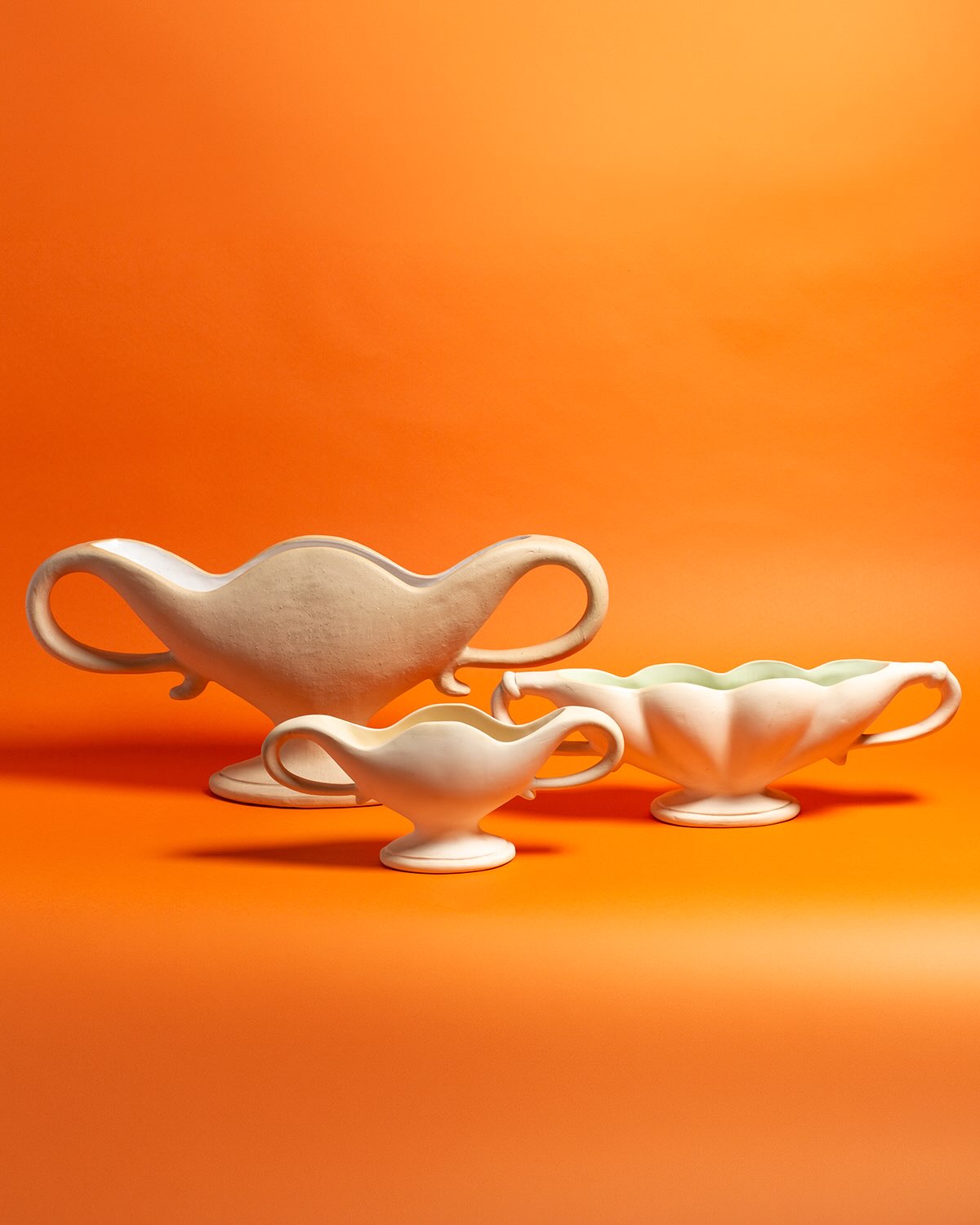 JW ANDERSON DISPLAYS 15 CONSTANCE SPRY VASES IN PIMLICO (image 3)